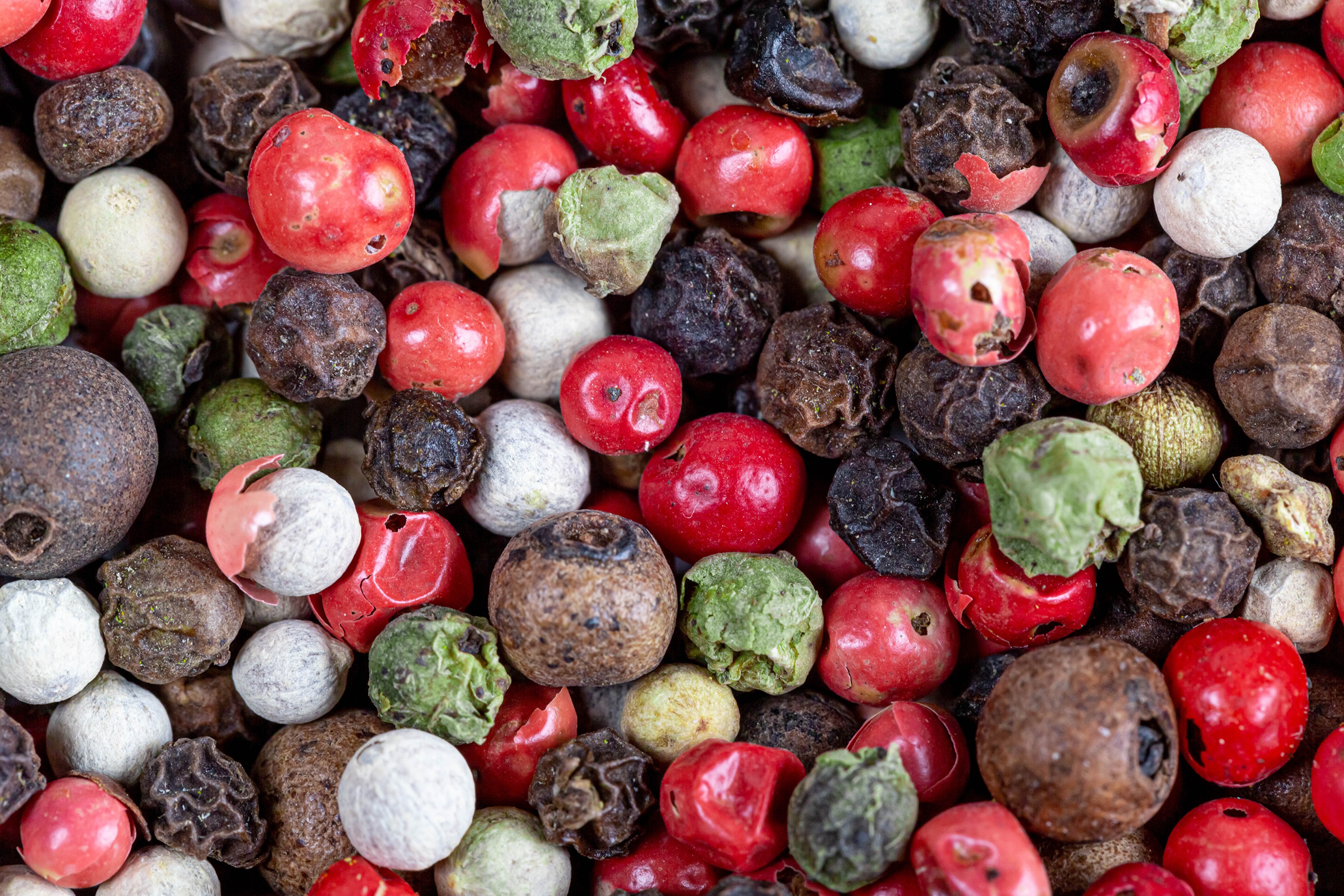 Many peppercorns of different colors HD Wallpaper