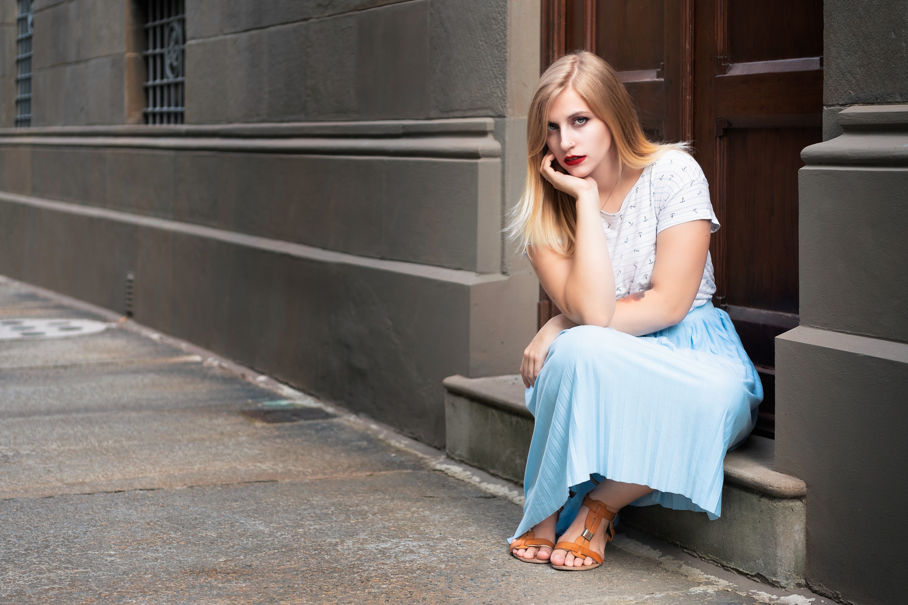 Giulia sitting on steps with hands on chin HD Wallpaper
