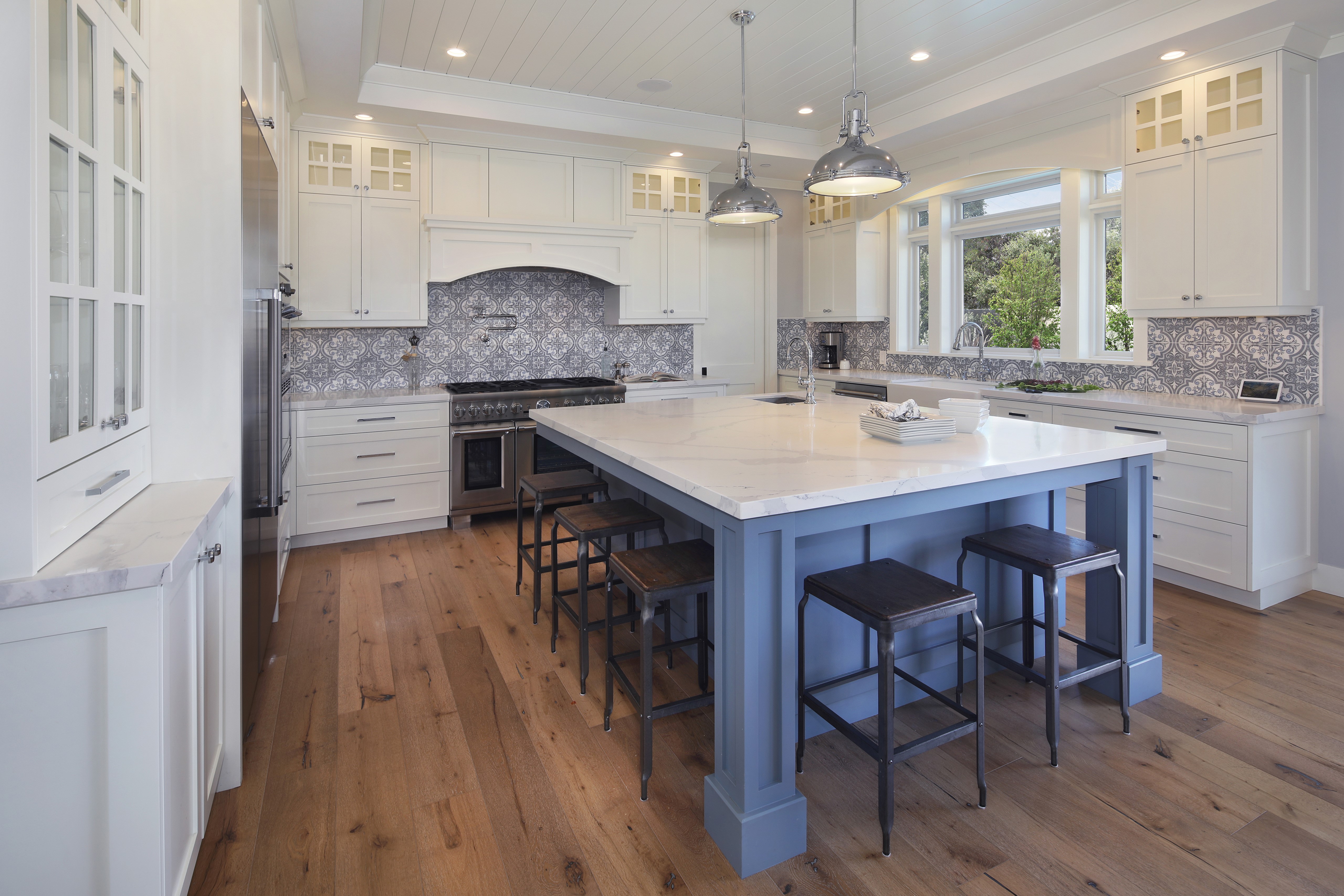 Kitchen with island and pendant lamps HD Wallpaper
