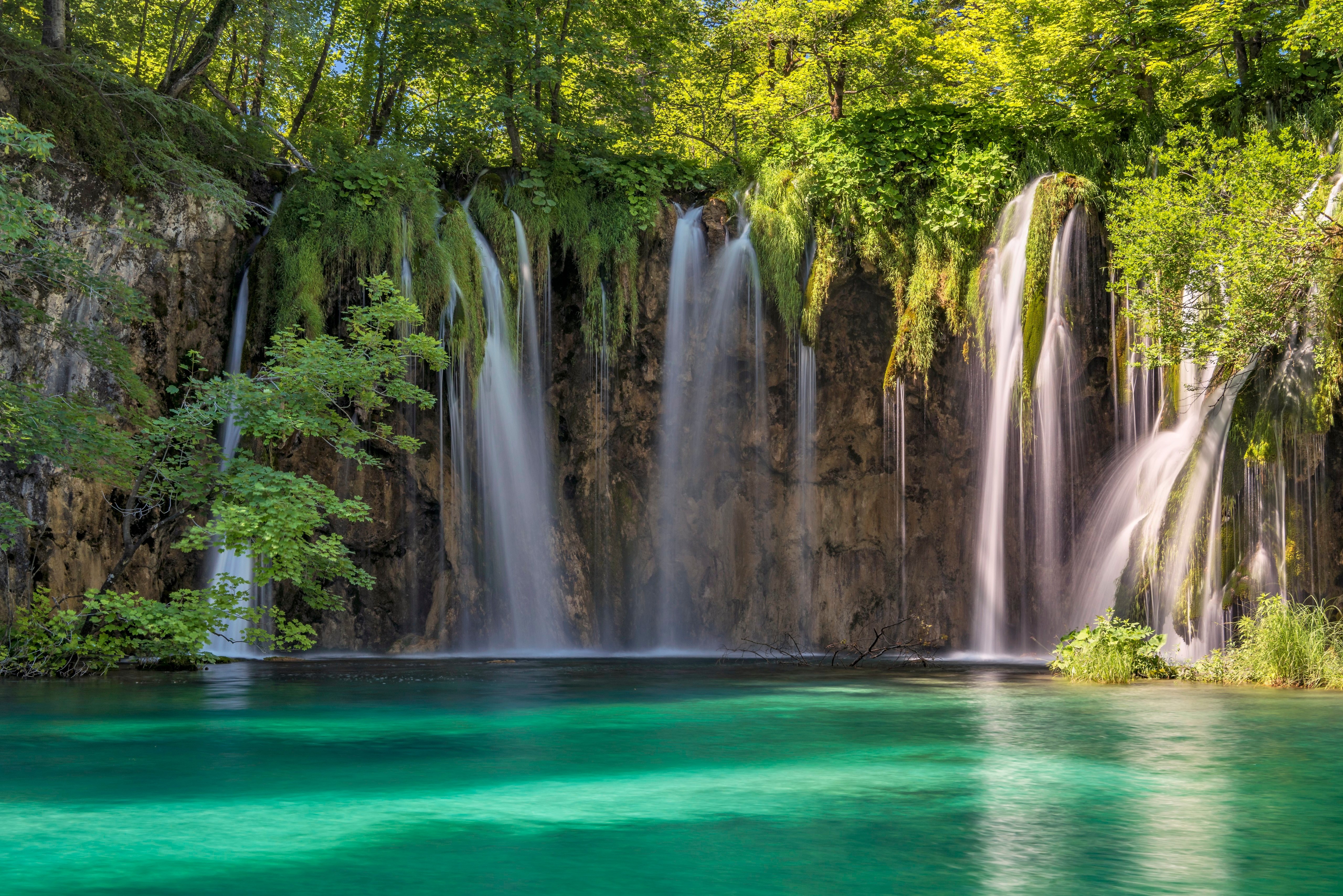 Waterfalls in Plitvice Lakes National Park, Croatia HD Wallpaper