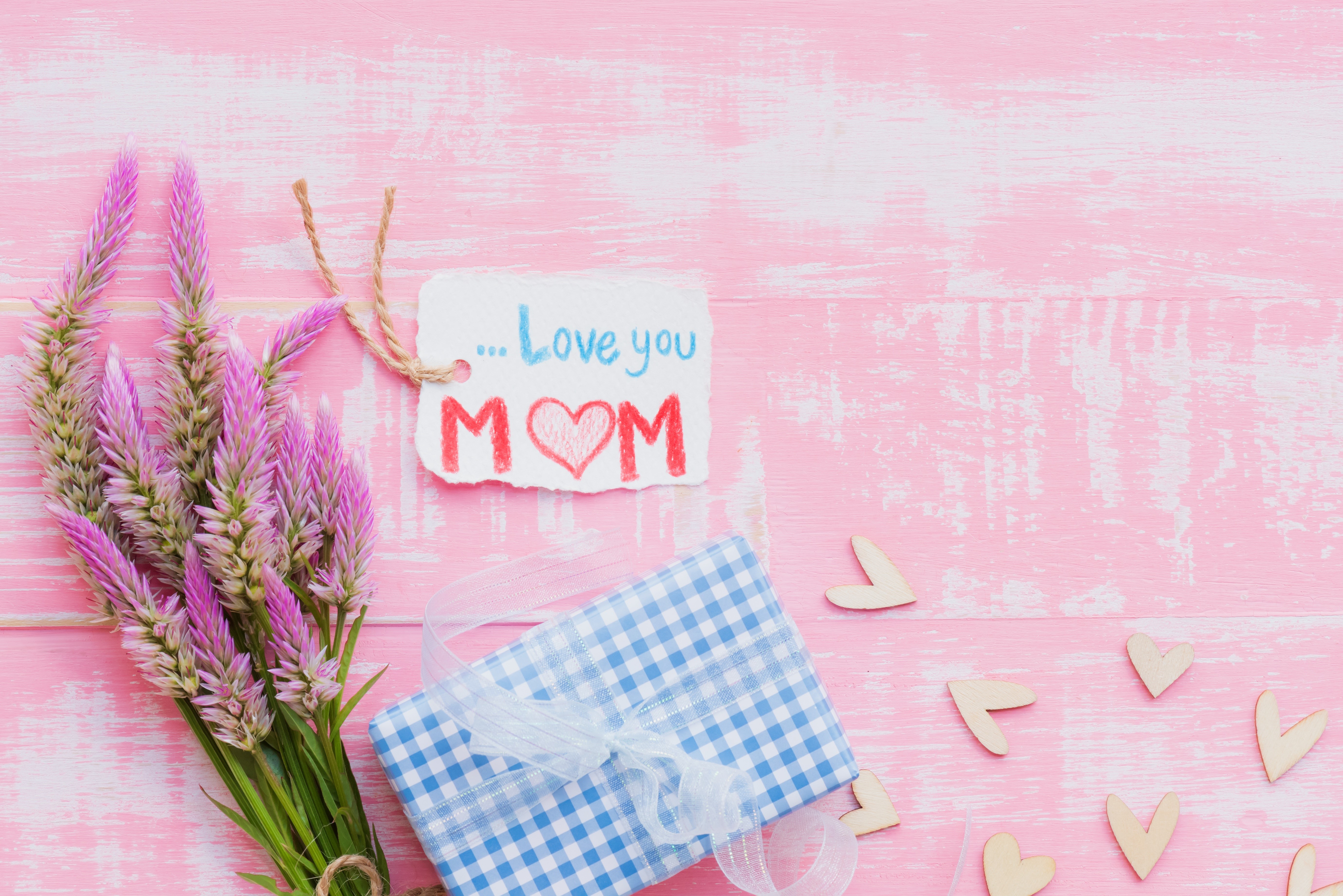Mother's Day gift with flowers and hearts HD Wallpaper