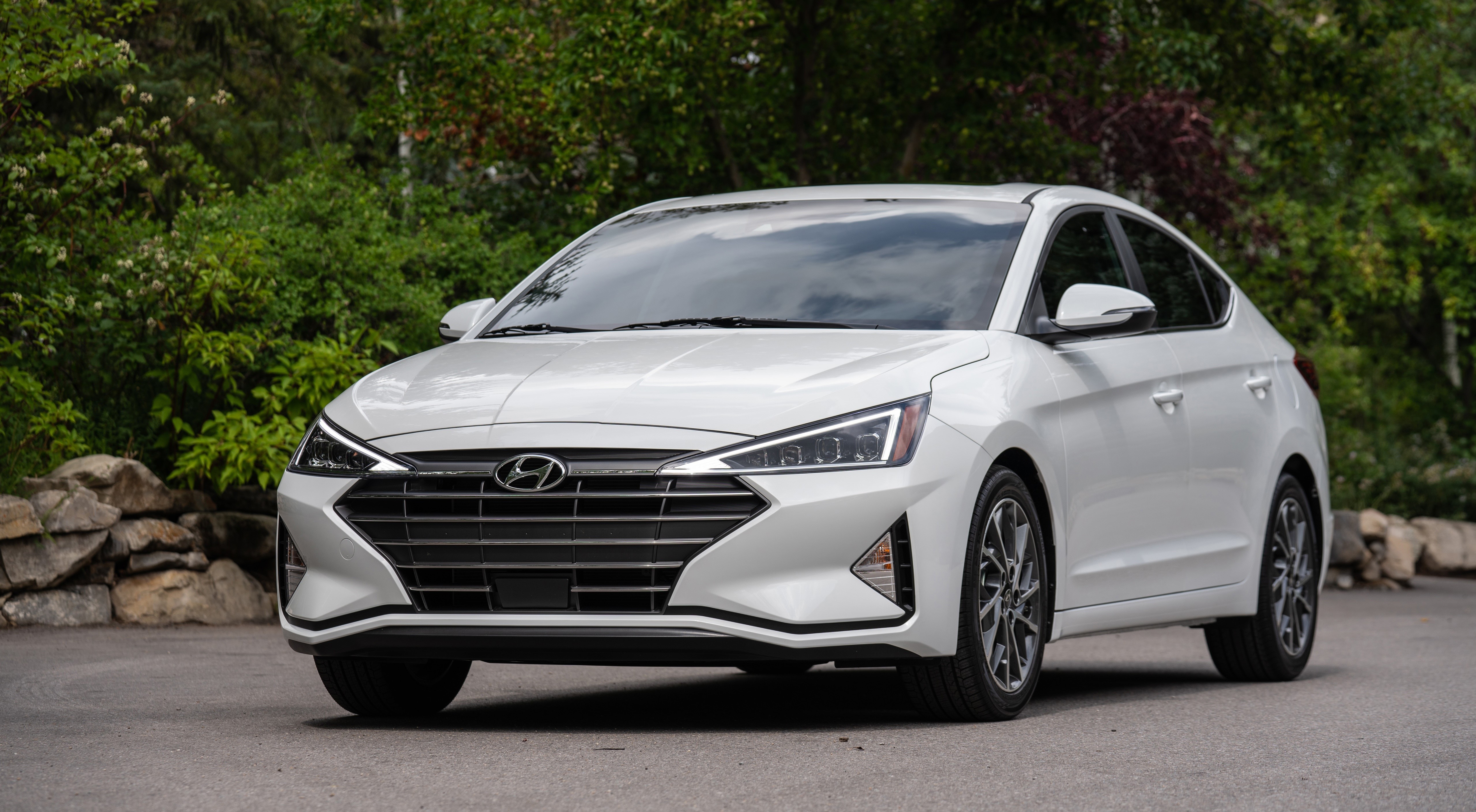 White Hyundai Elantra Limited US-spec Sedan HD Wallpaper