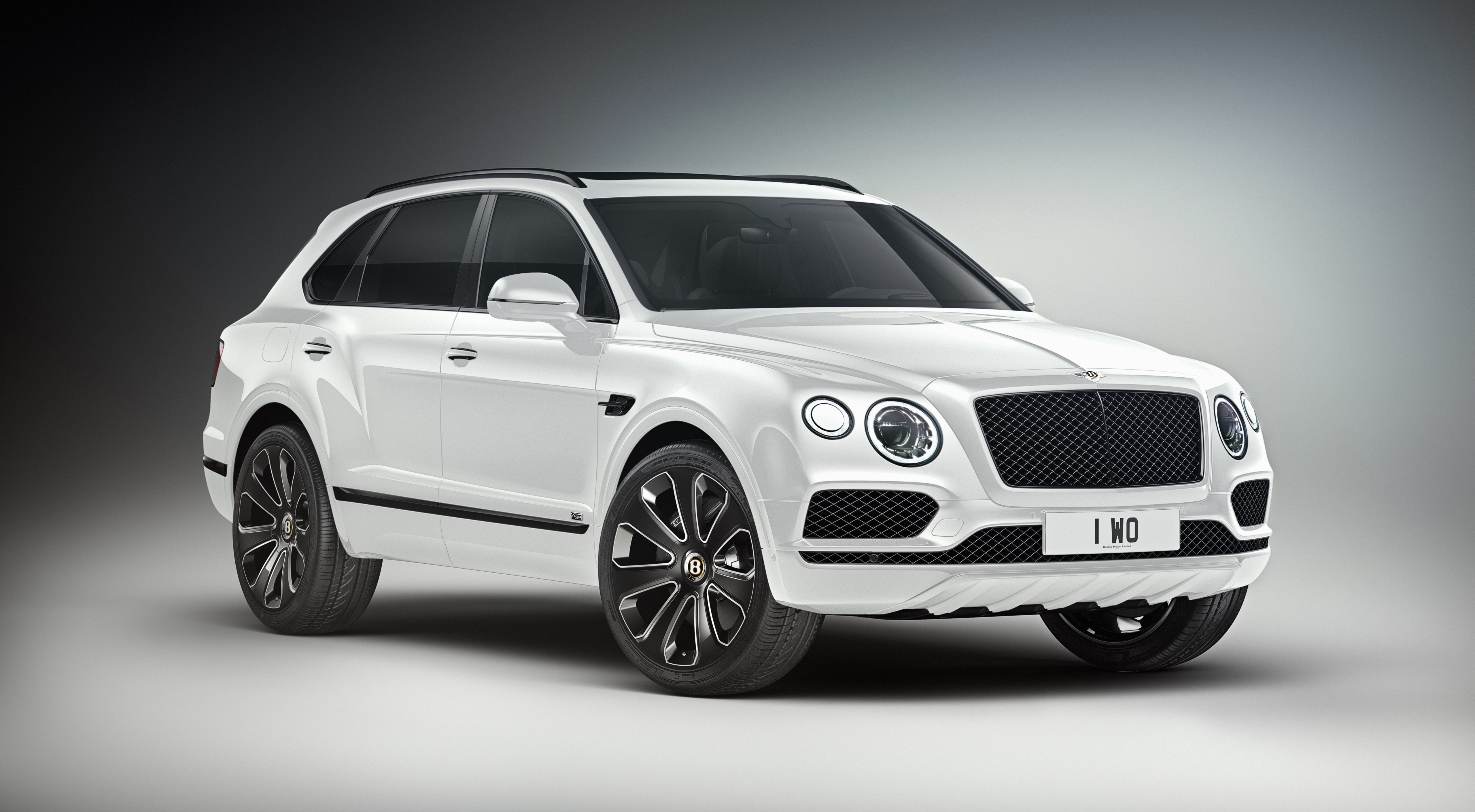 White Bentley Bentayga V8 Design Series 2019 HD Wallpaper