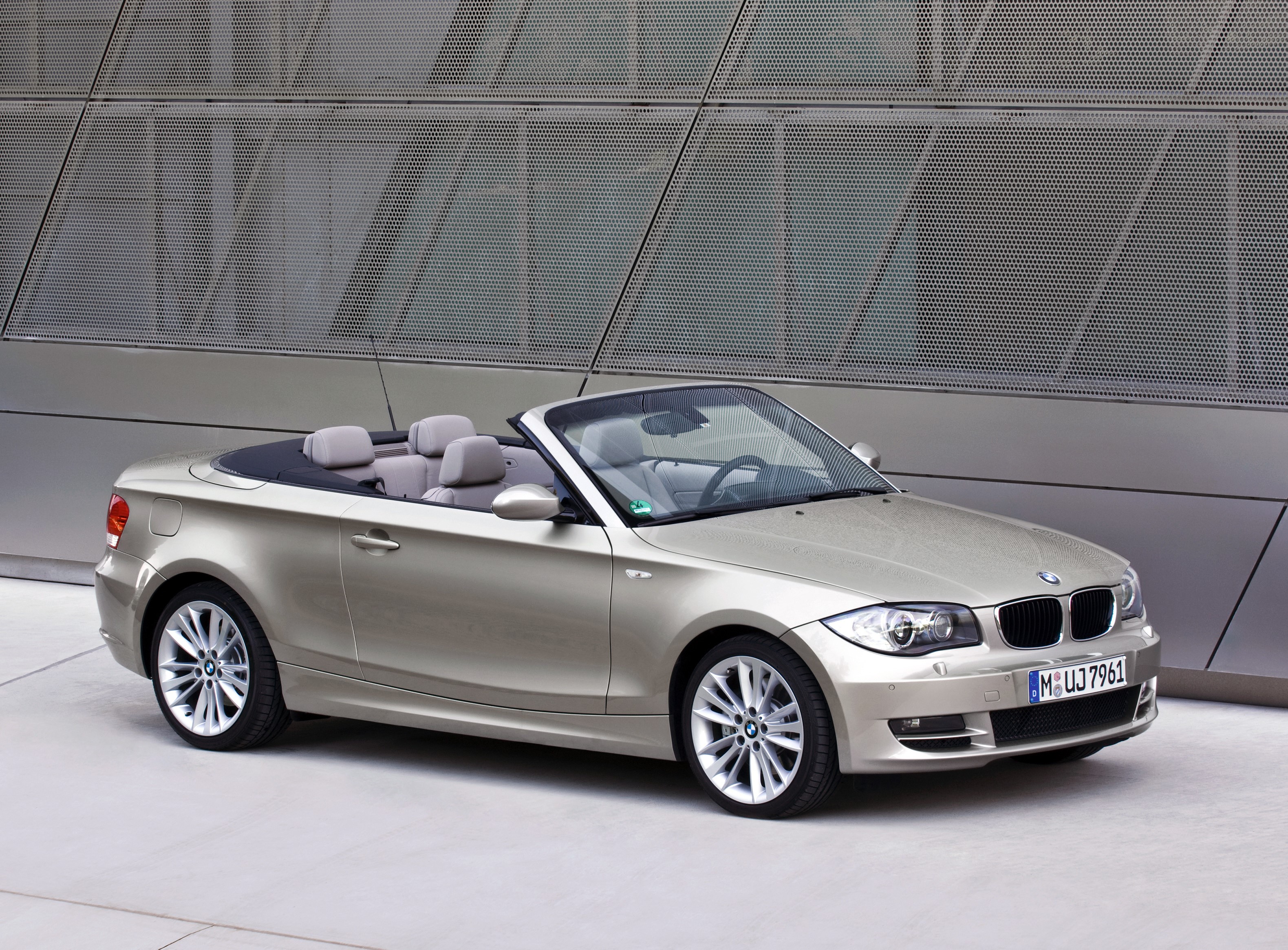 Silver BMW 1 Series Convertible HD Wallpaper