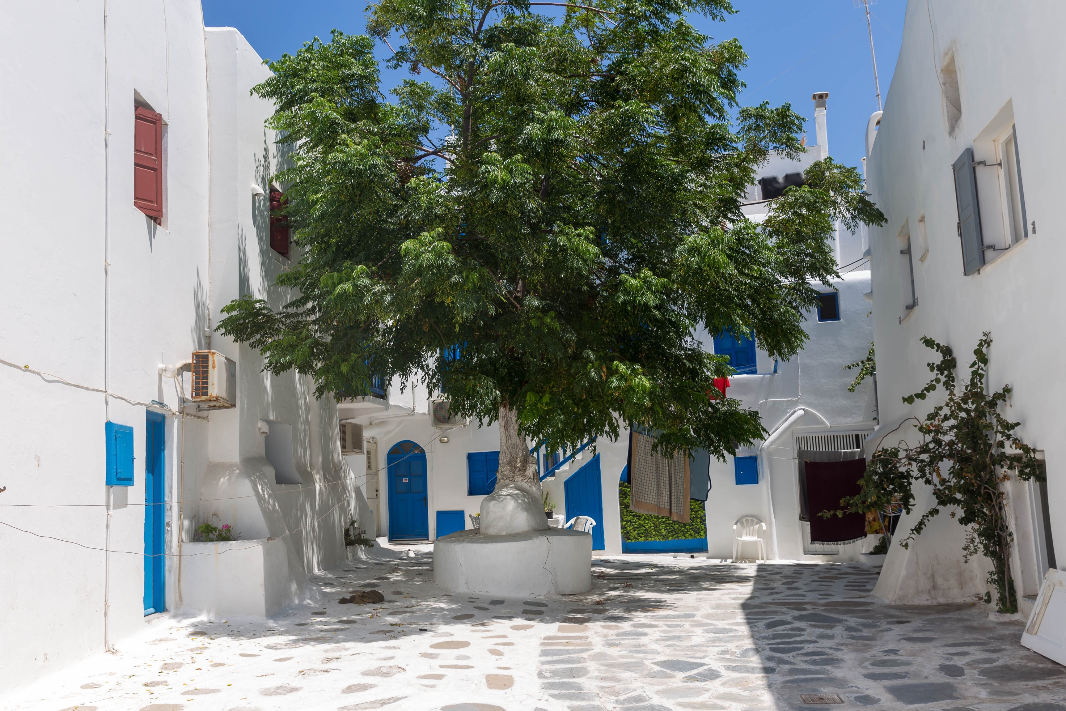 Courtyard with a tree in Mykonos, Greece HD Wallpaper