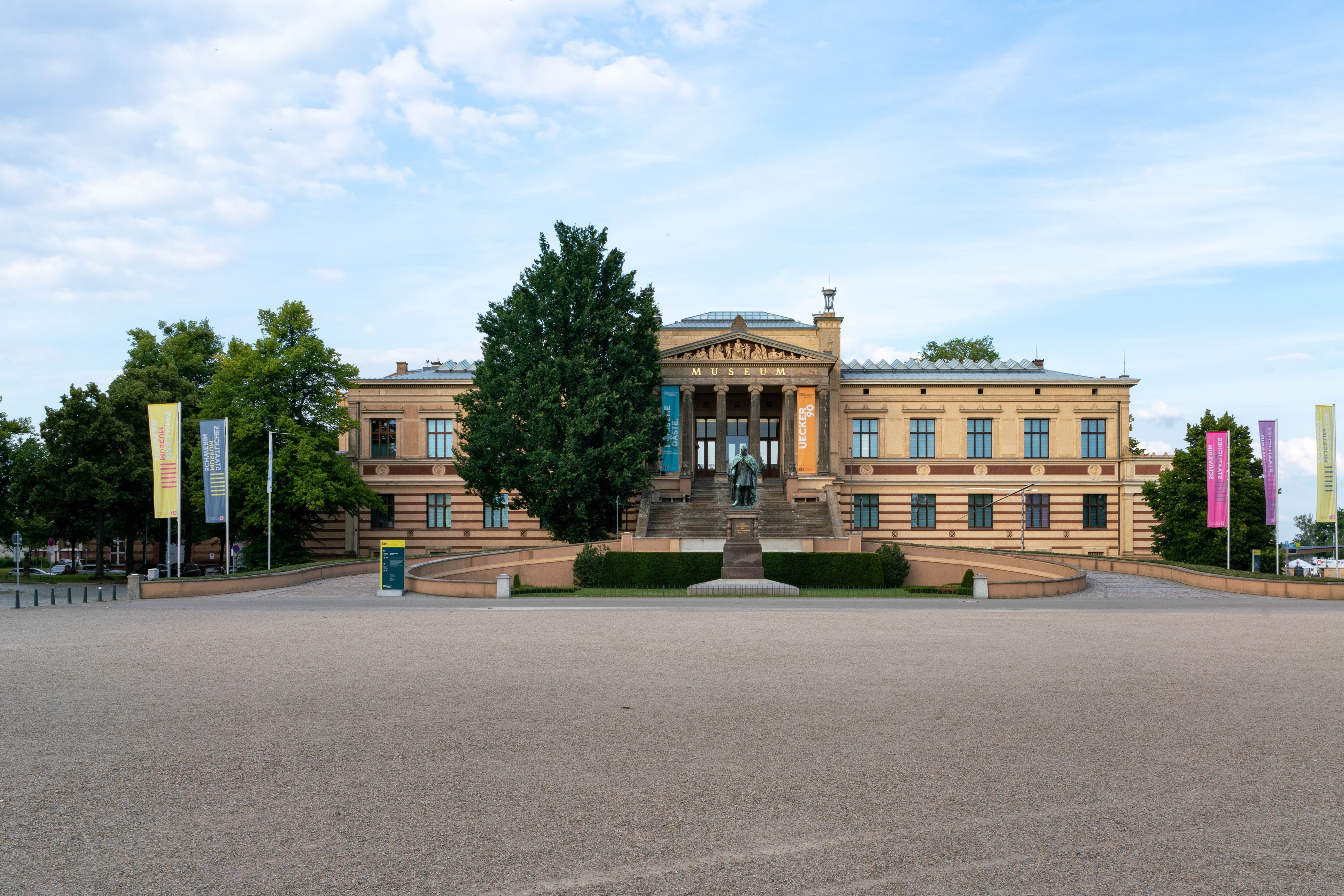Staatliches Museum Schwerin, Germany HD Wallpaper