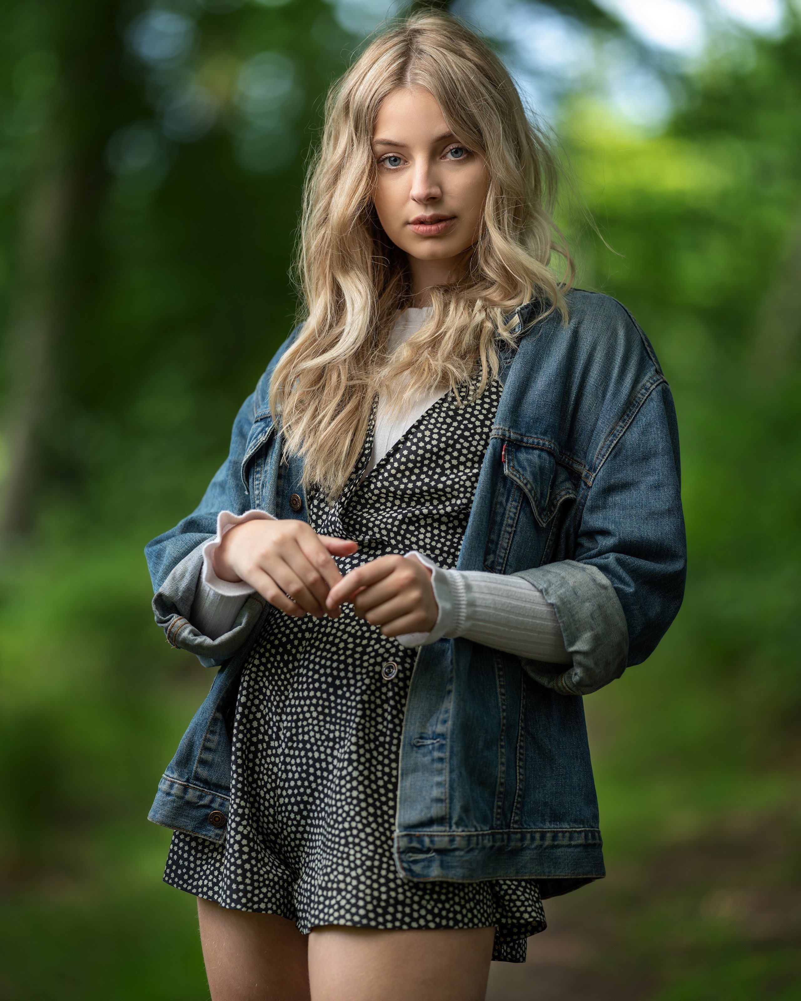 Blonde girl in denim jacket and polka dot dress HD Phone Wallpaper