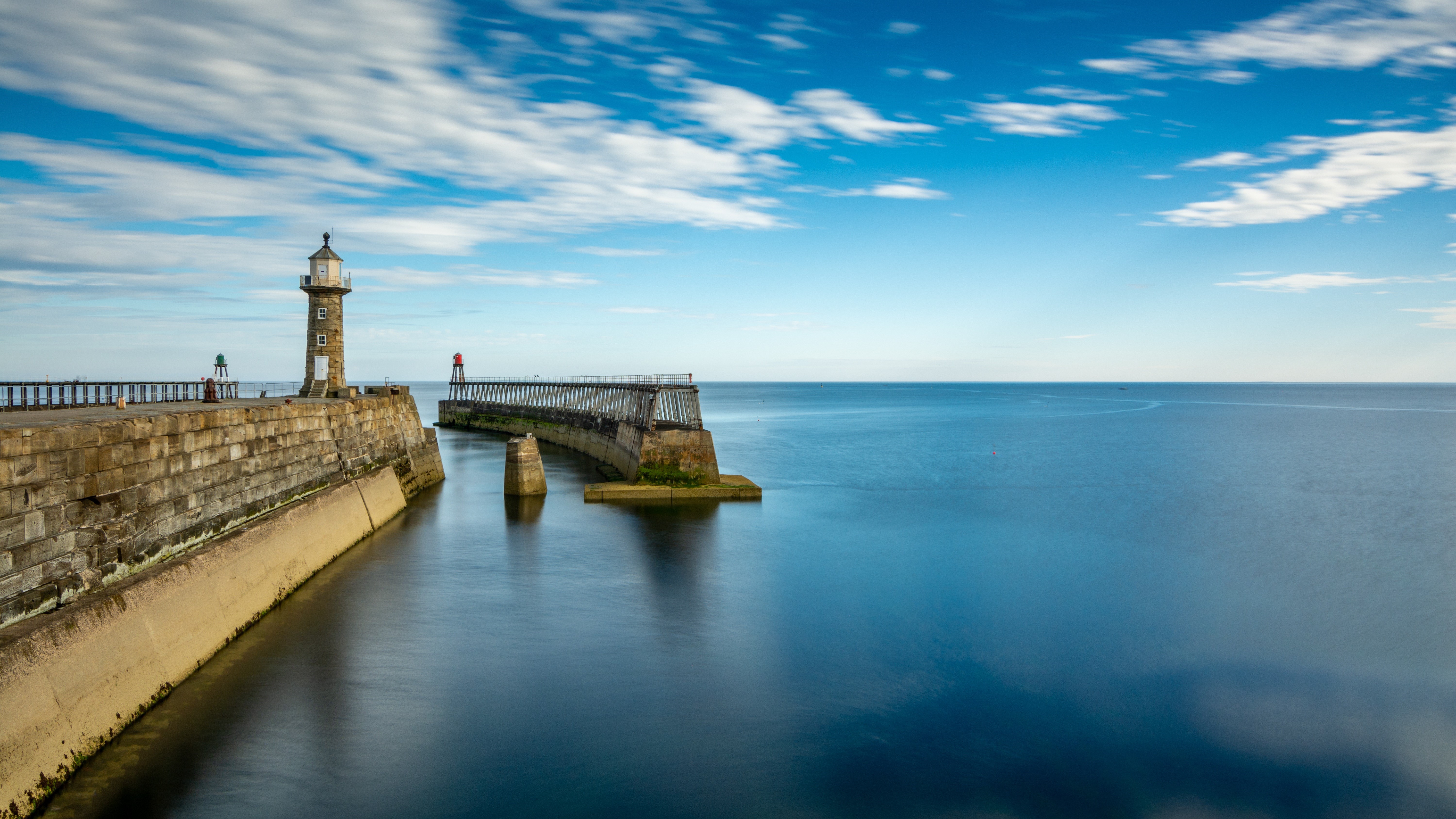 Whitby East Pier Lighthouse, Yorkshire, England HD Wallpaper