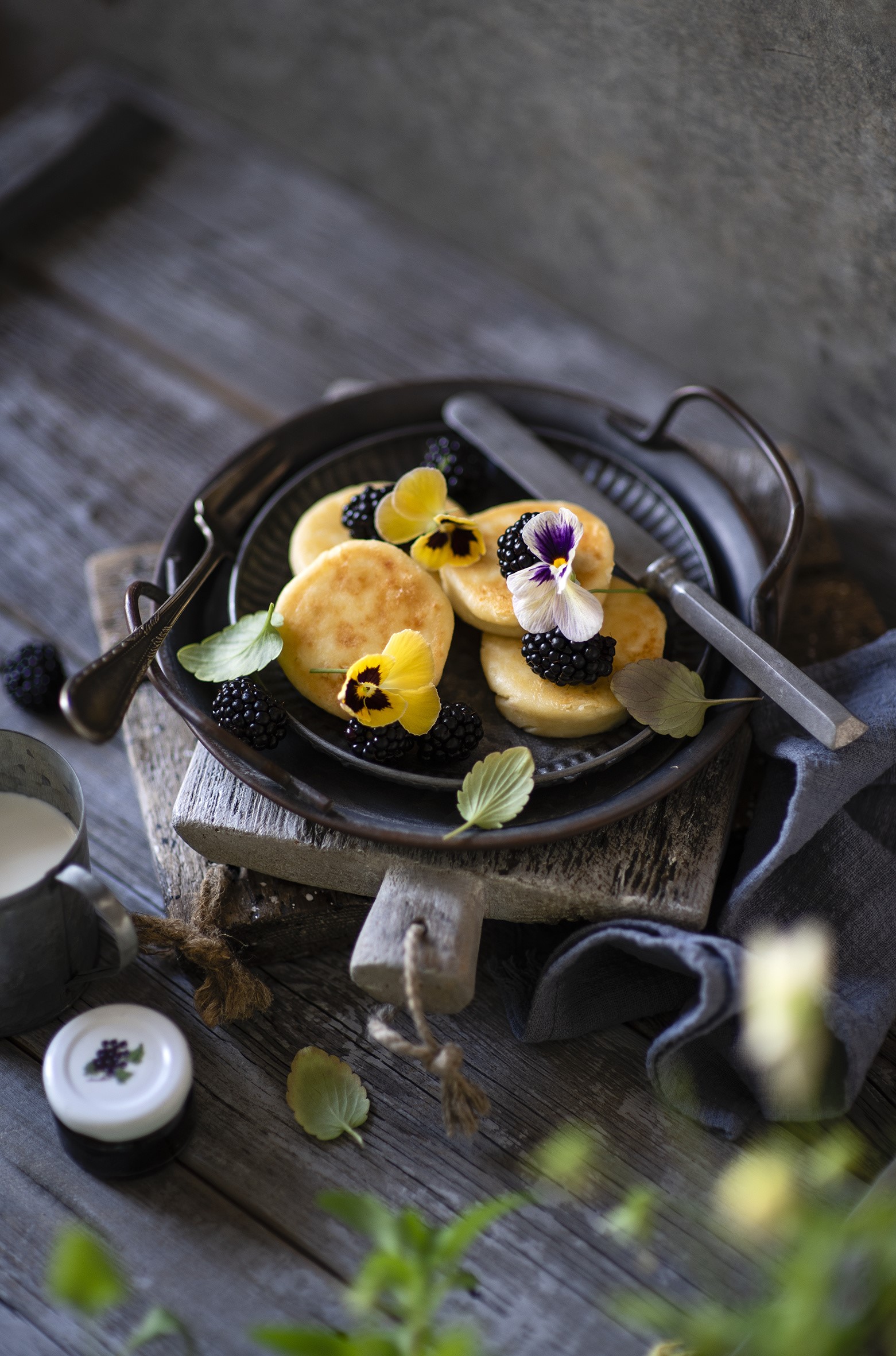 Pancakes with blackberries and pansies on a tray HD Phone Wallpaper