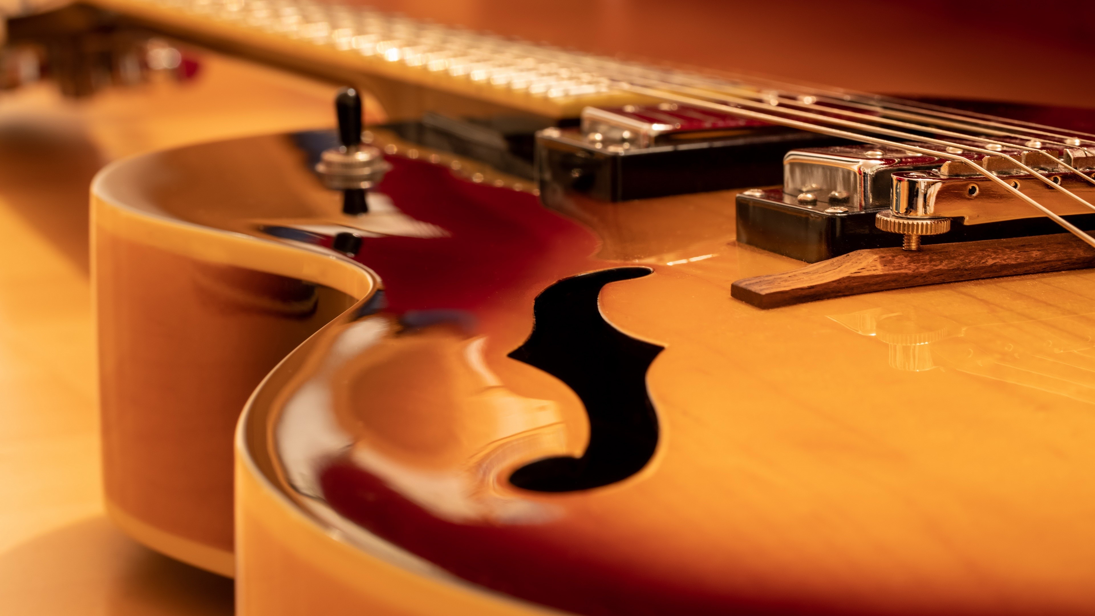 Closeup of a hollow-body electric guitar HD Wallpaper