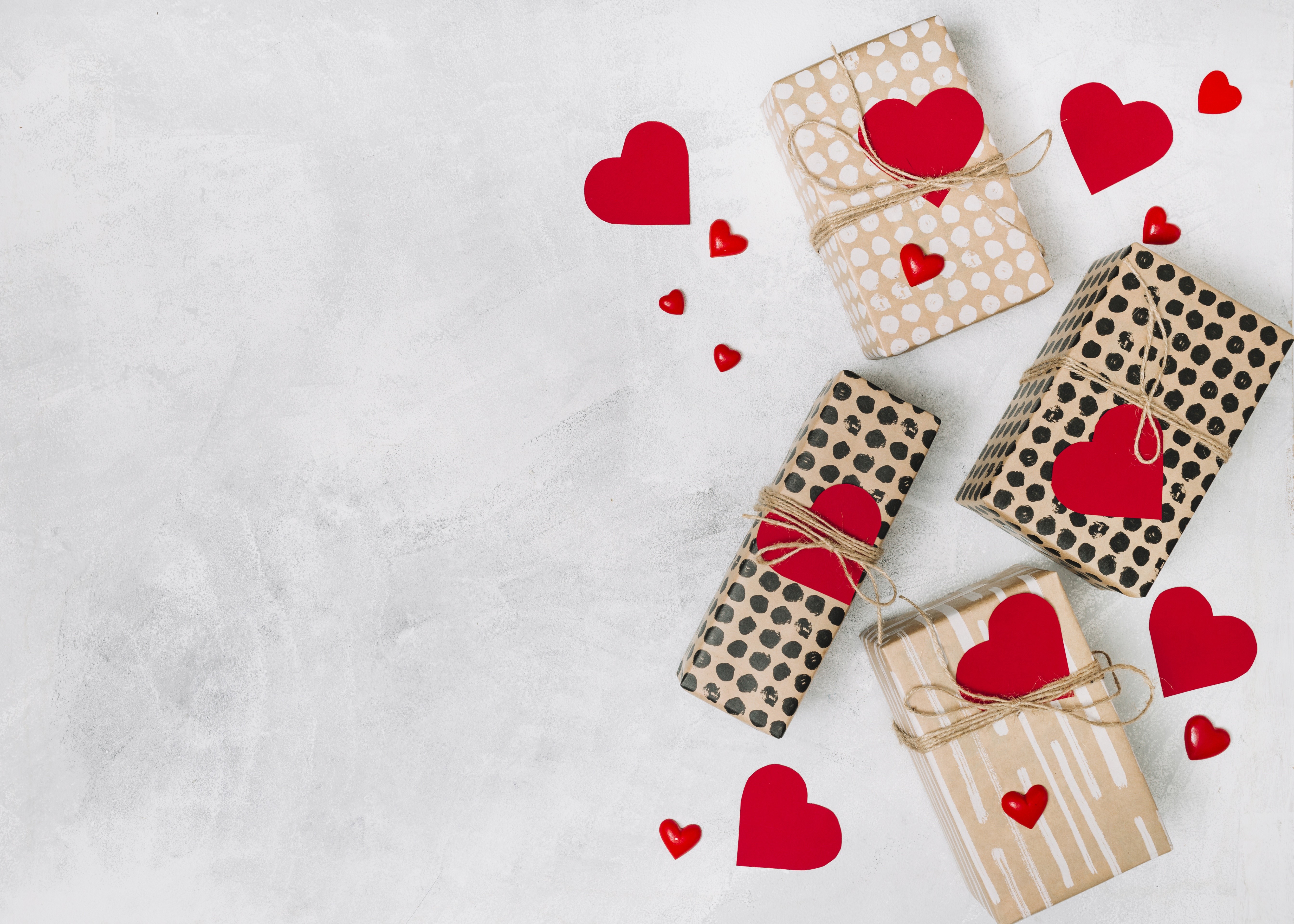 Valentine's Day Gifts with Hearts HD Wallpaper