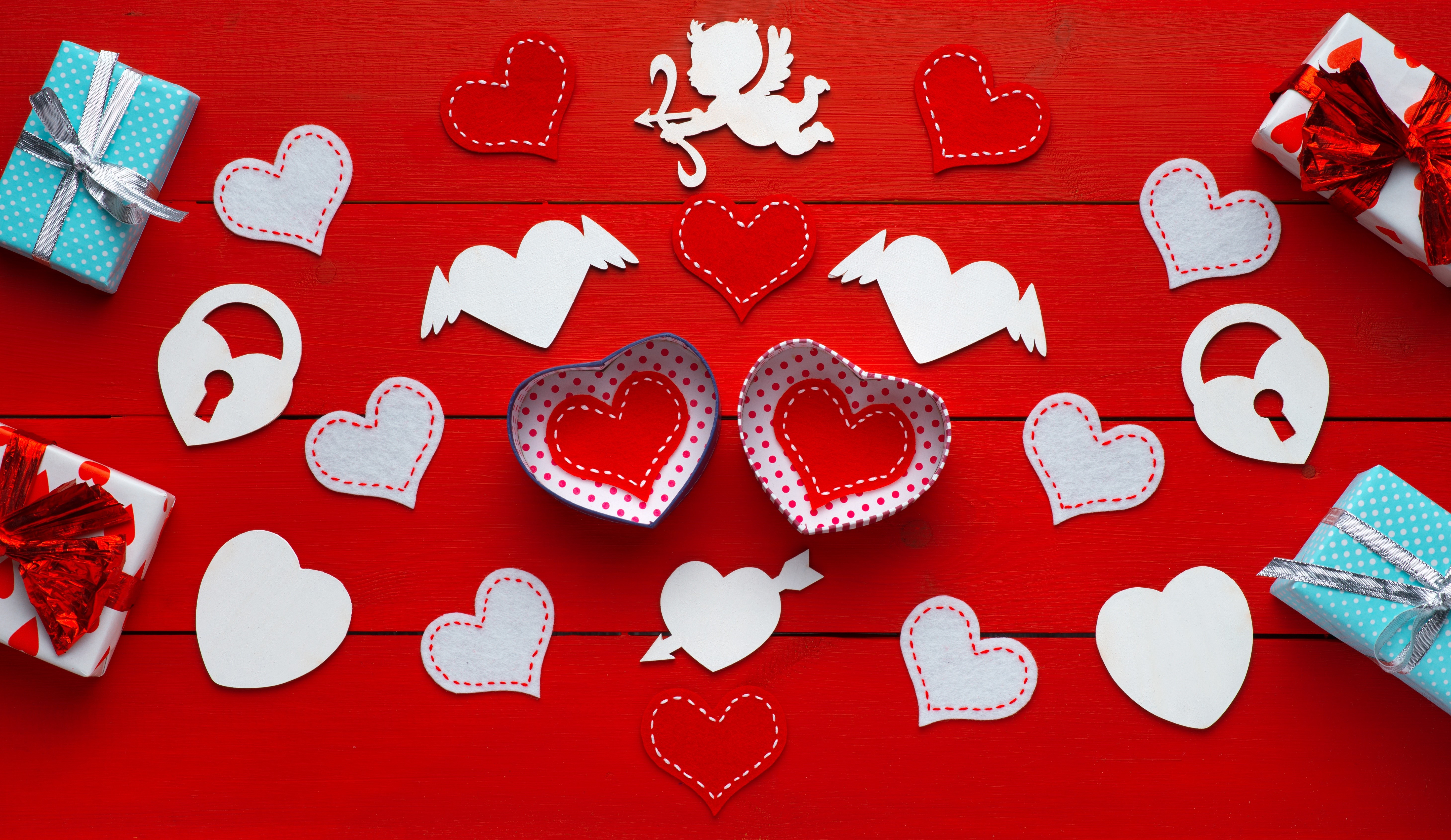 Valentine's Day Hearts and Gifts HD Wallpaper