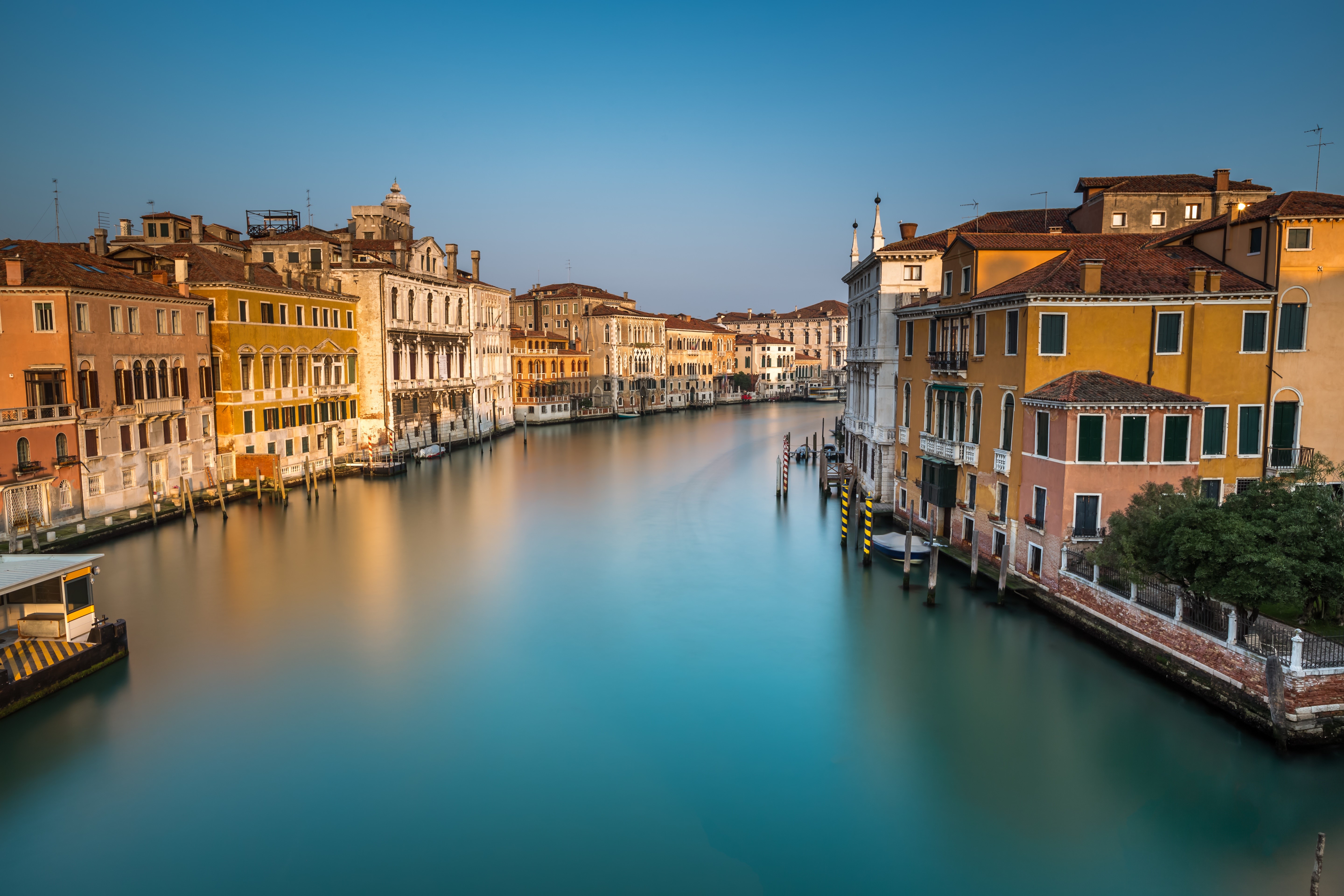 Venice Canal with Italian Houses HD Wallpaper