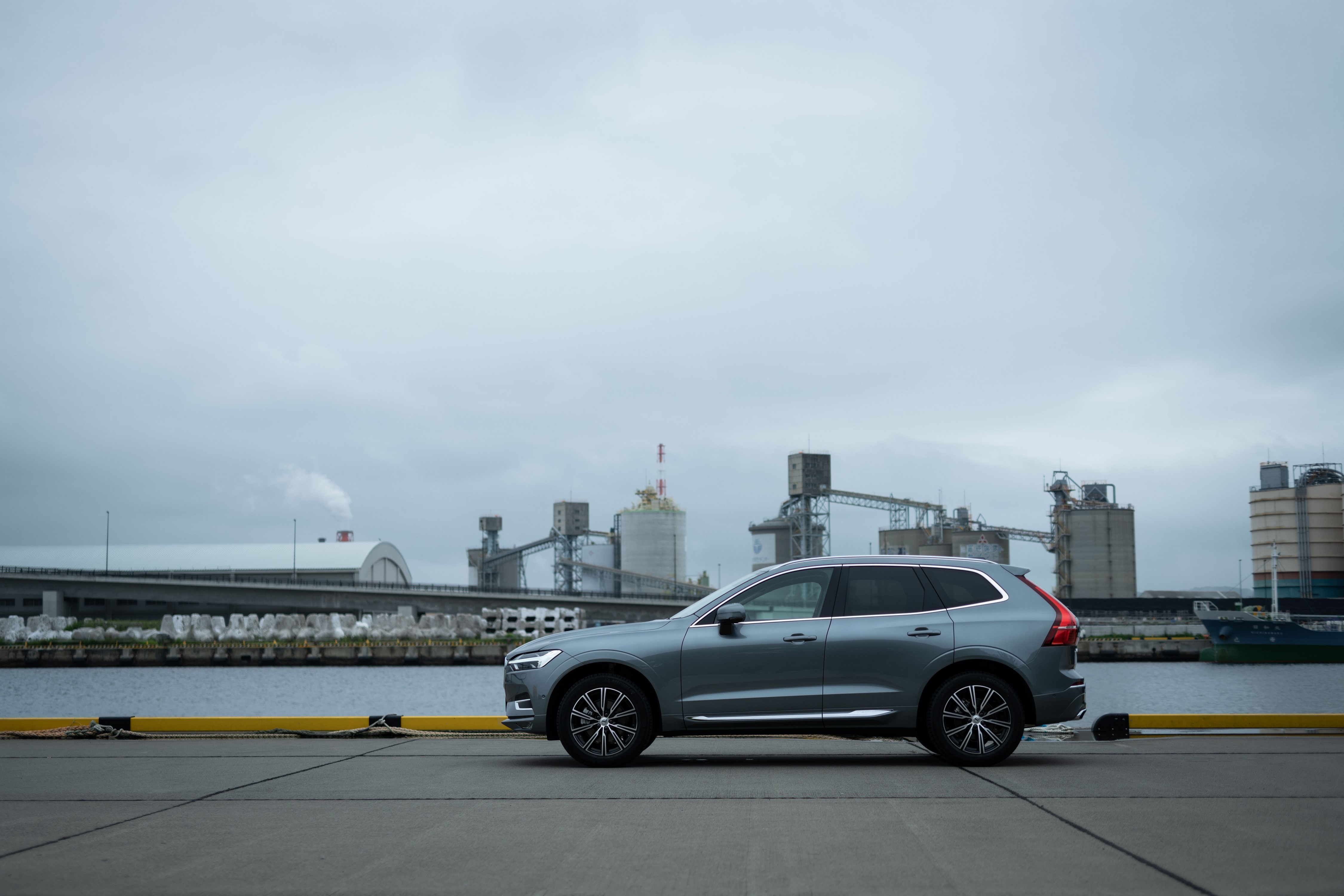 Grey Volvo XC60 B5 Inscription Crossover HD Wallpaper