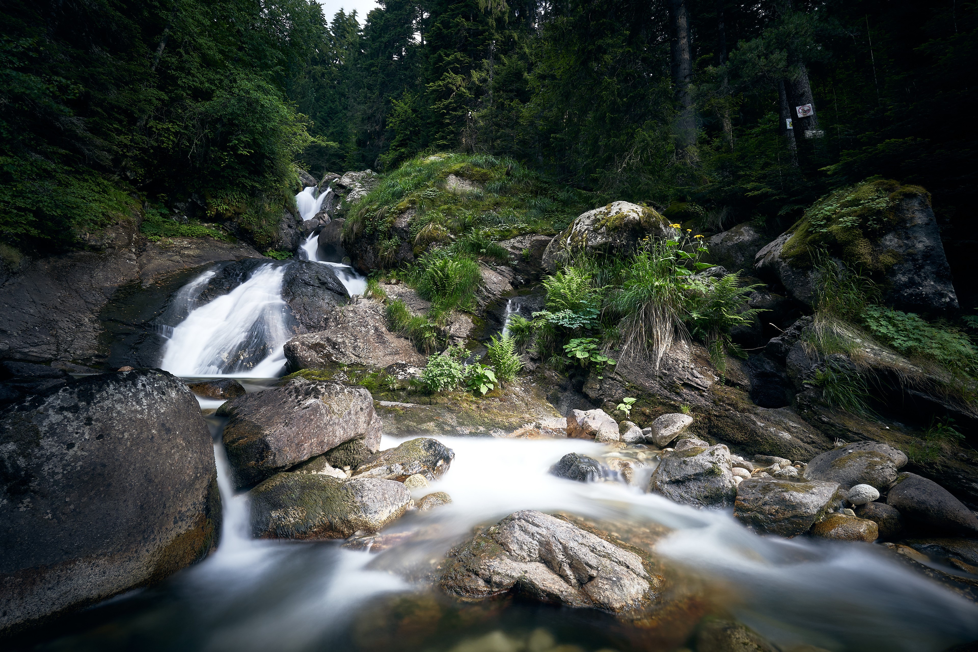 4K Bistrica Waterfall in Bulgaria HD Wallpaper