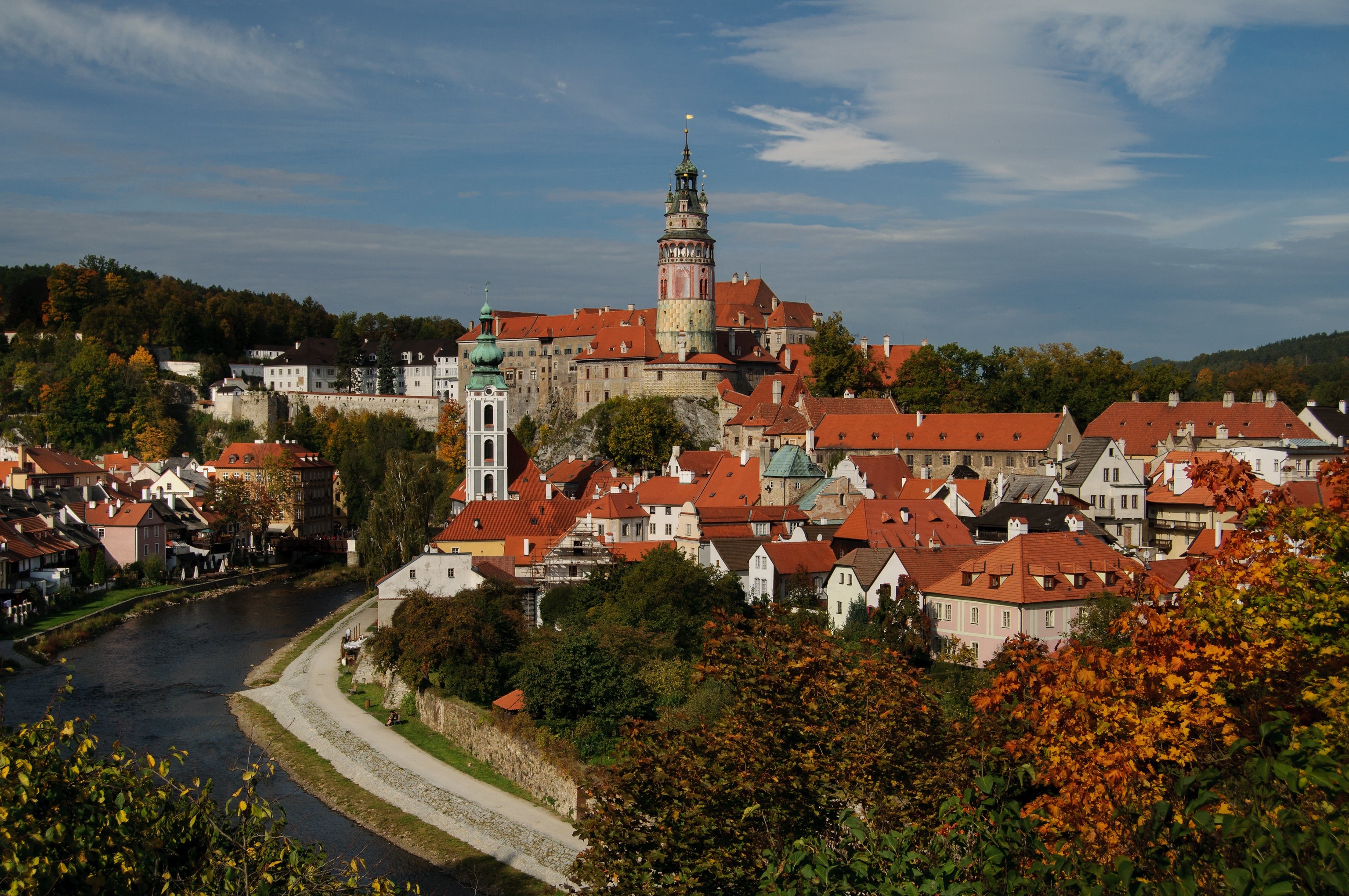 Cesky Krumlov Castle and Old Town with River HD Wallpaper