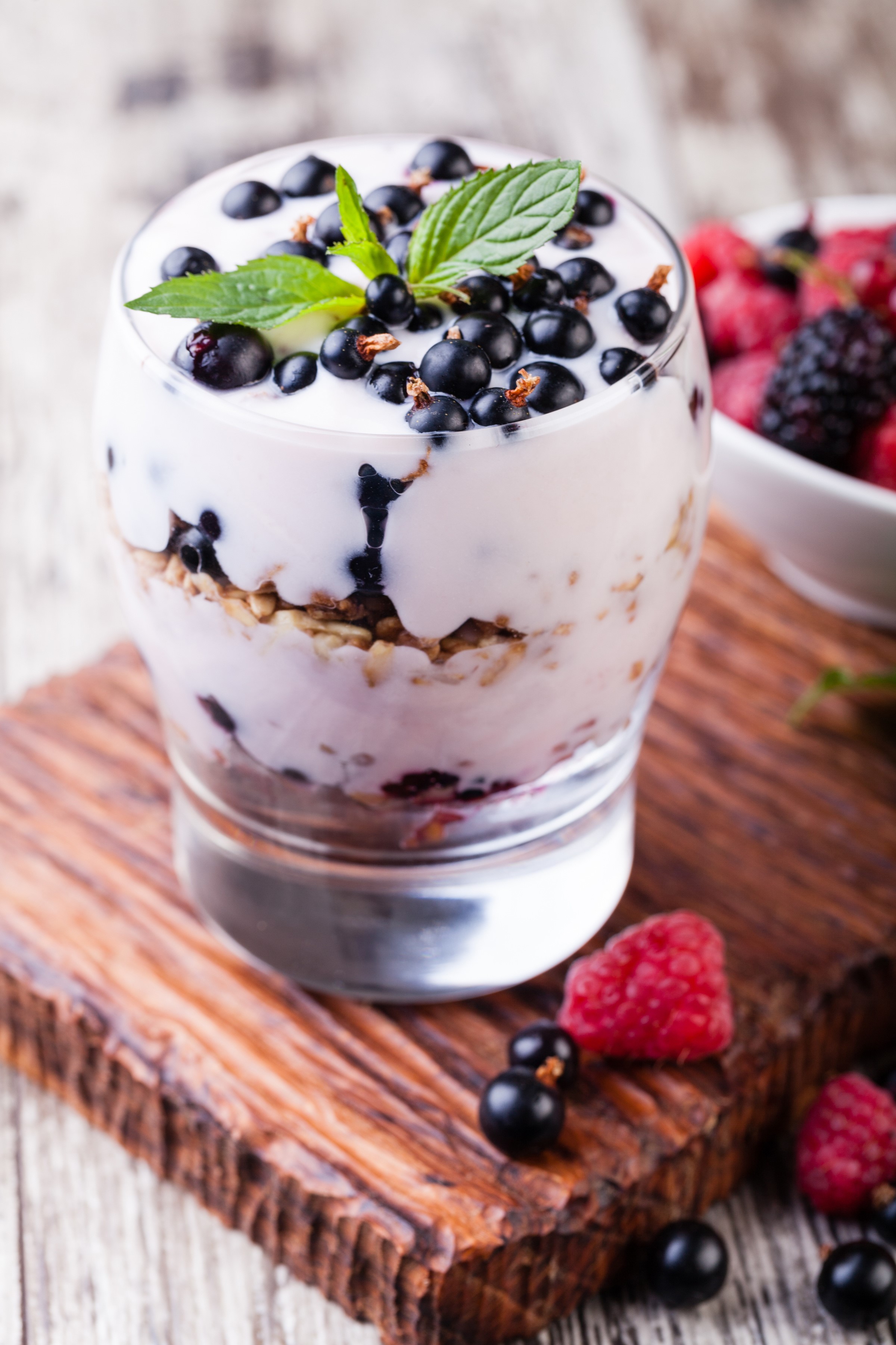 Yogurt parfait with berries and mint HD Phone Wallpaper