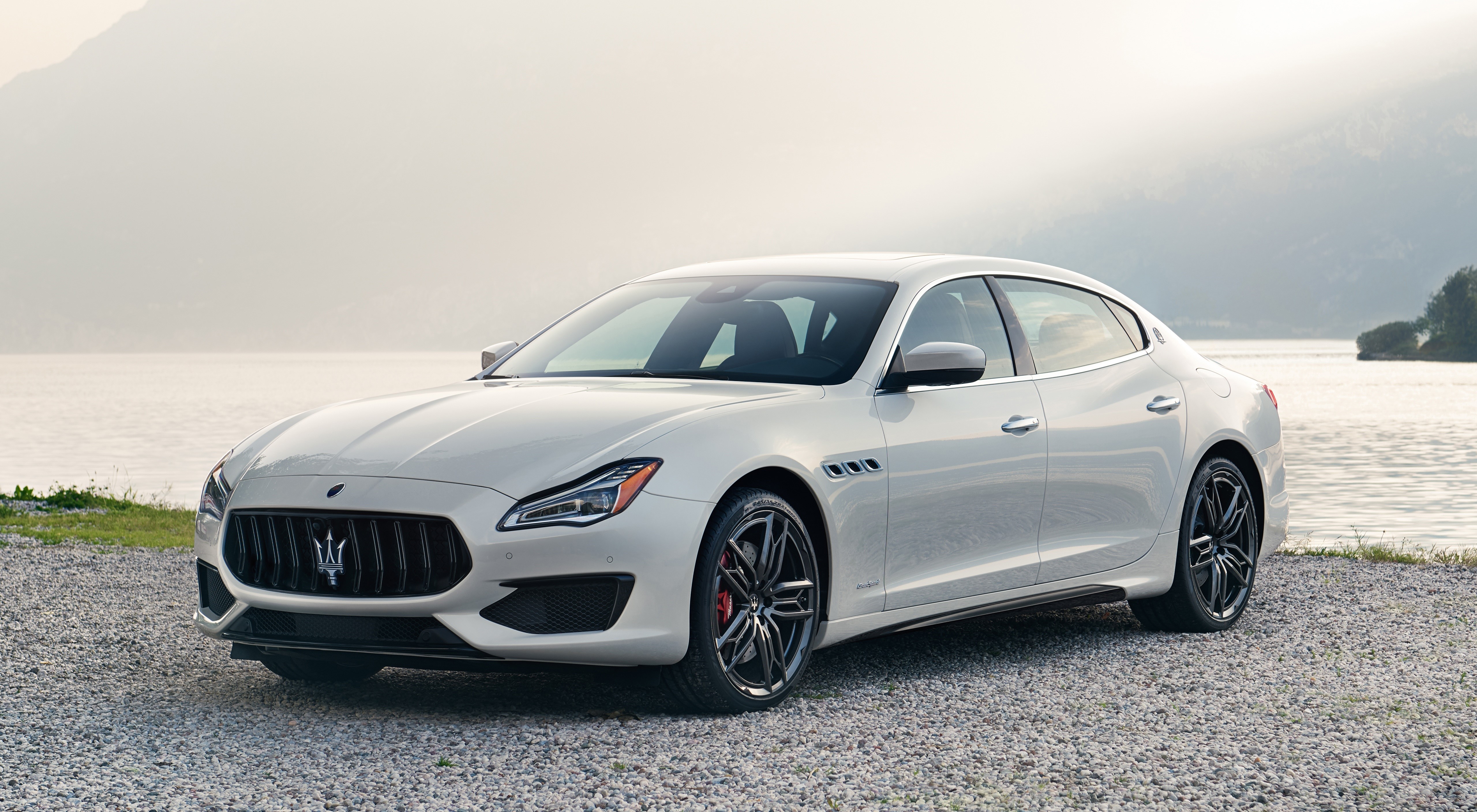 White 2018 Maserati Quattroporte GTS GranSport Sedan HD Wallpaper