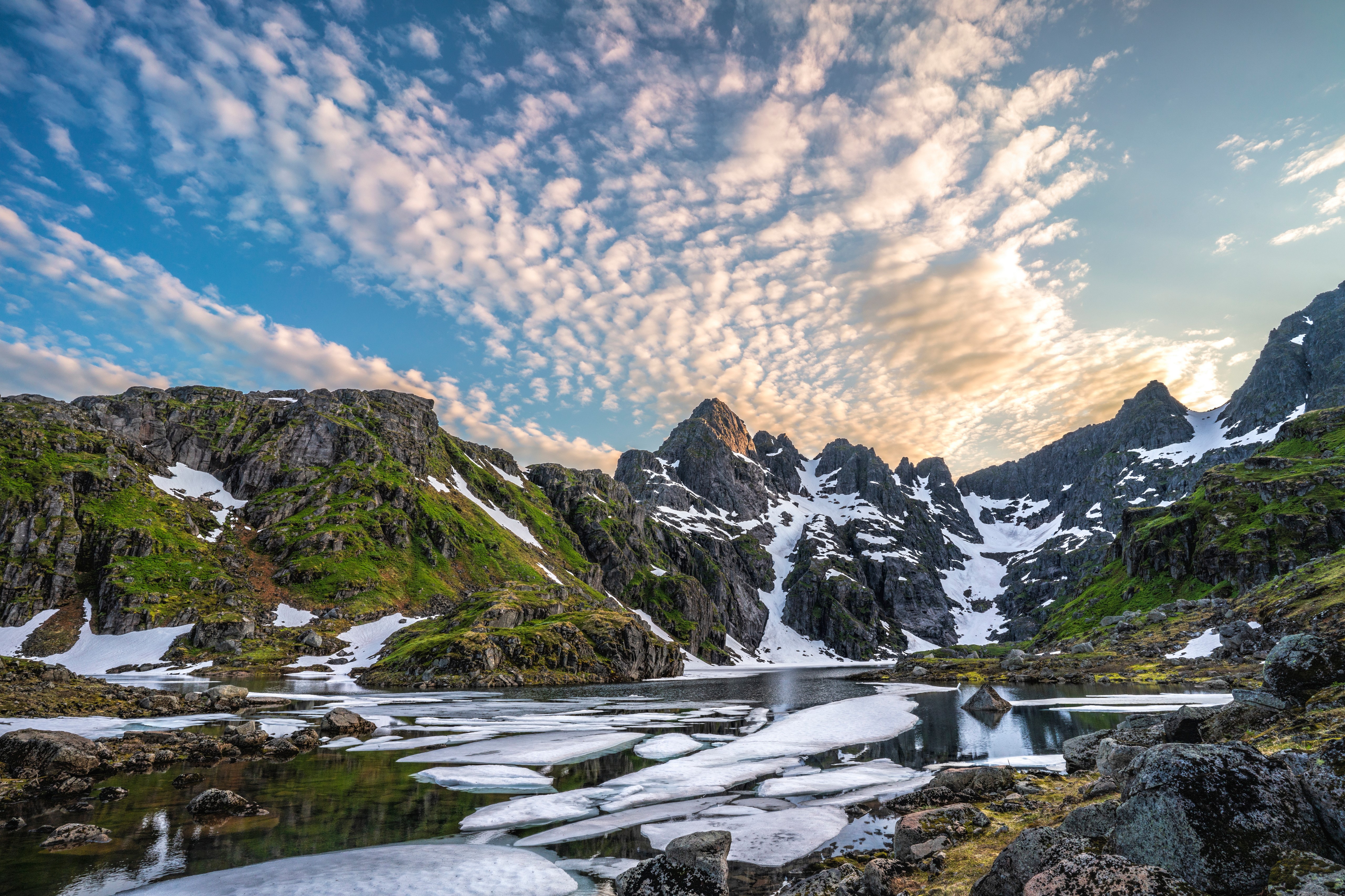 Mountains and lake with ice floes in Norway HD Wallpaper