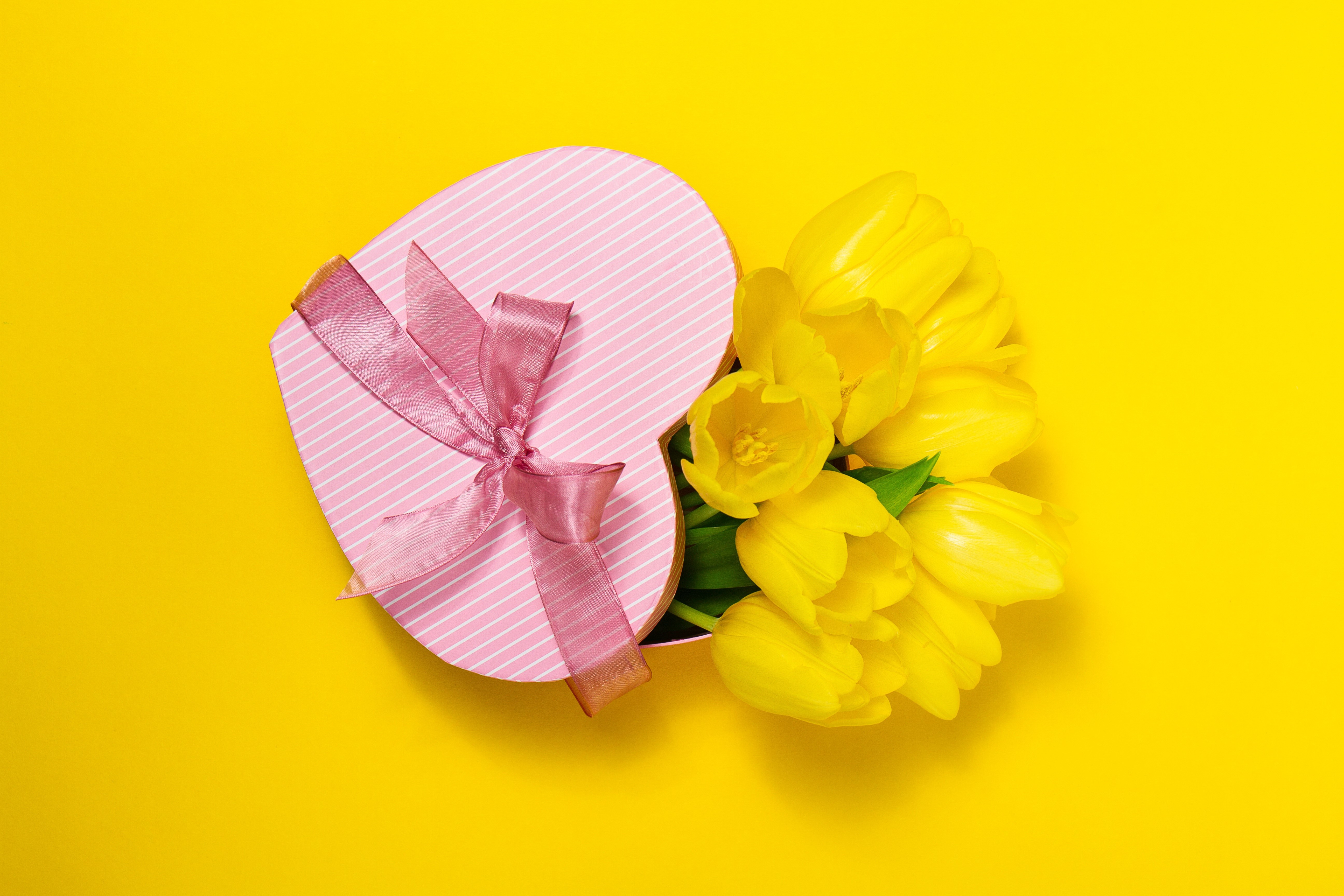 Heart-shaped gift box with yellow tulips HD Wallpaper