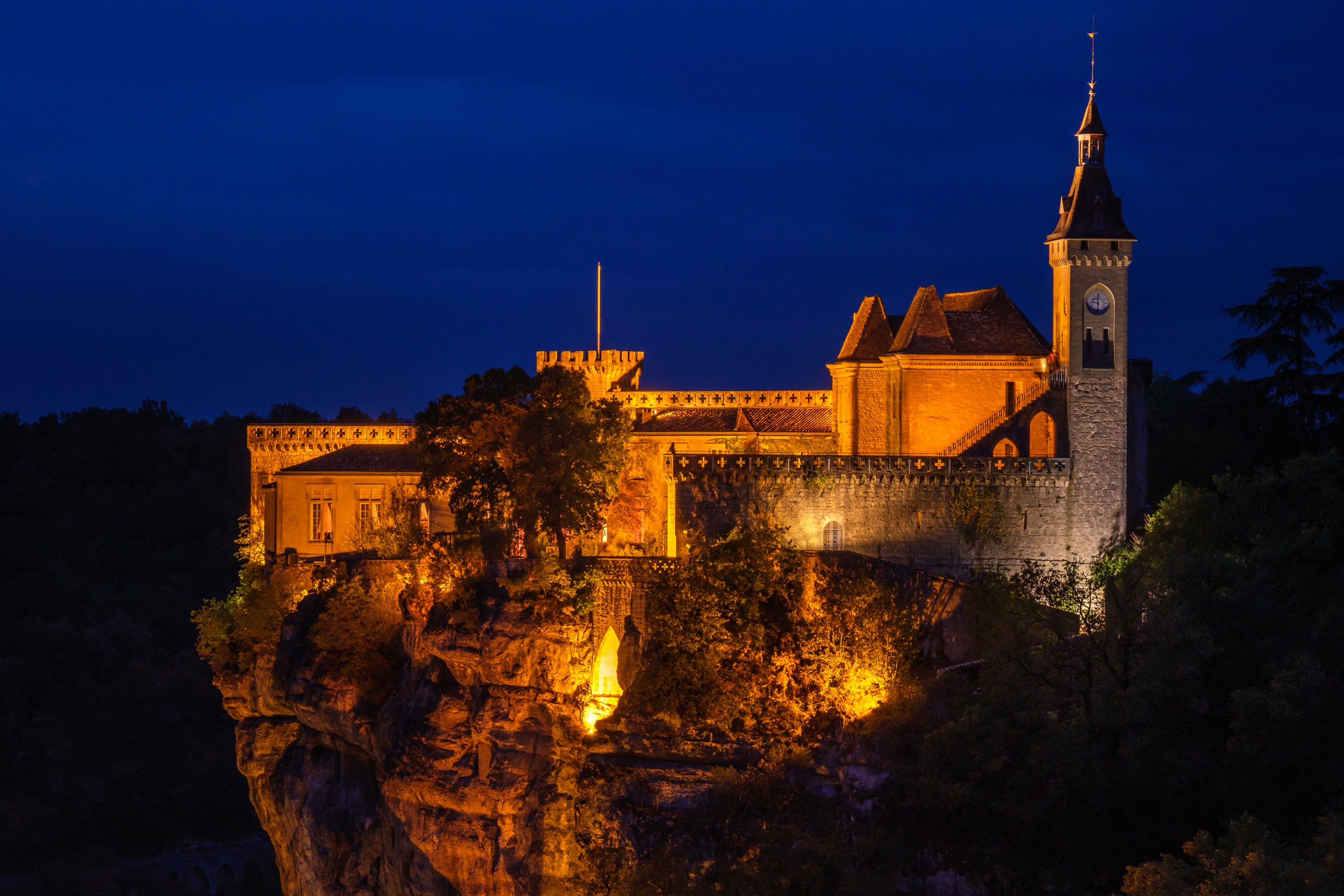 Chateau de Beynac at night, France HD Wallpaper