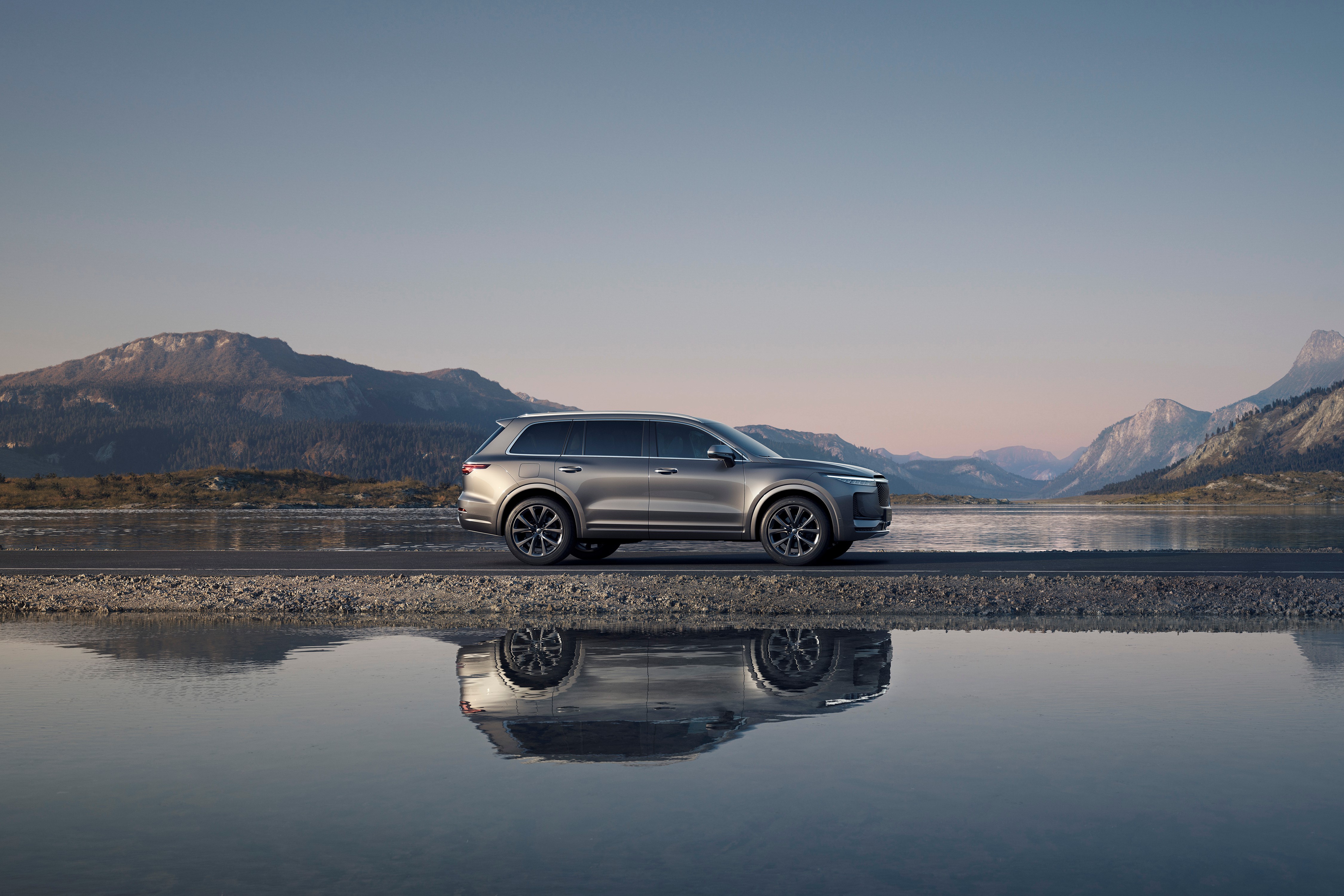 Lixiang ONE crossover reflected in water with mountains HD Wallpaper