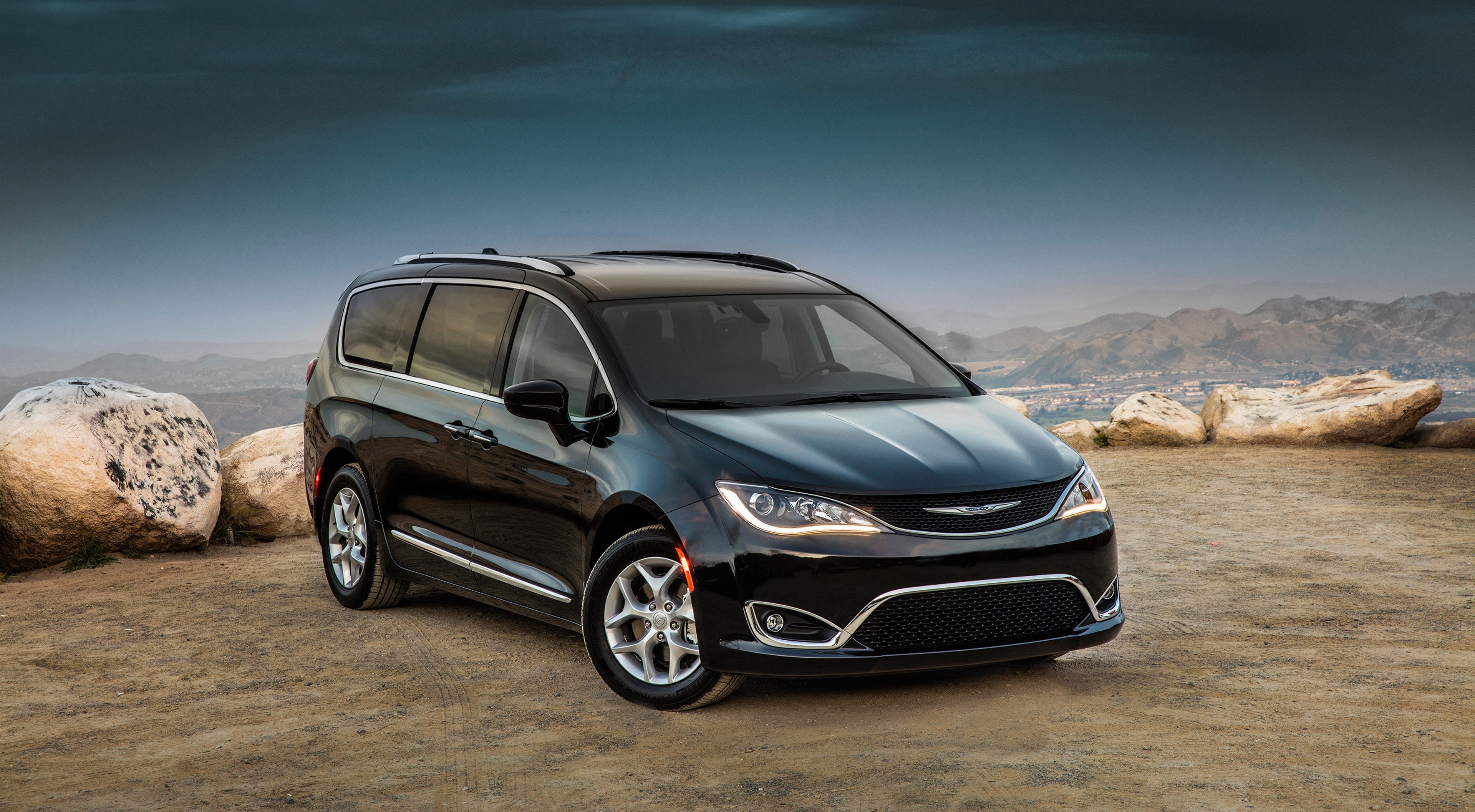 Black 2016 Chrysler Pacifica Touring-L Plus Minivan HD Wallpaper