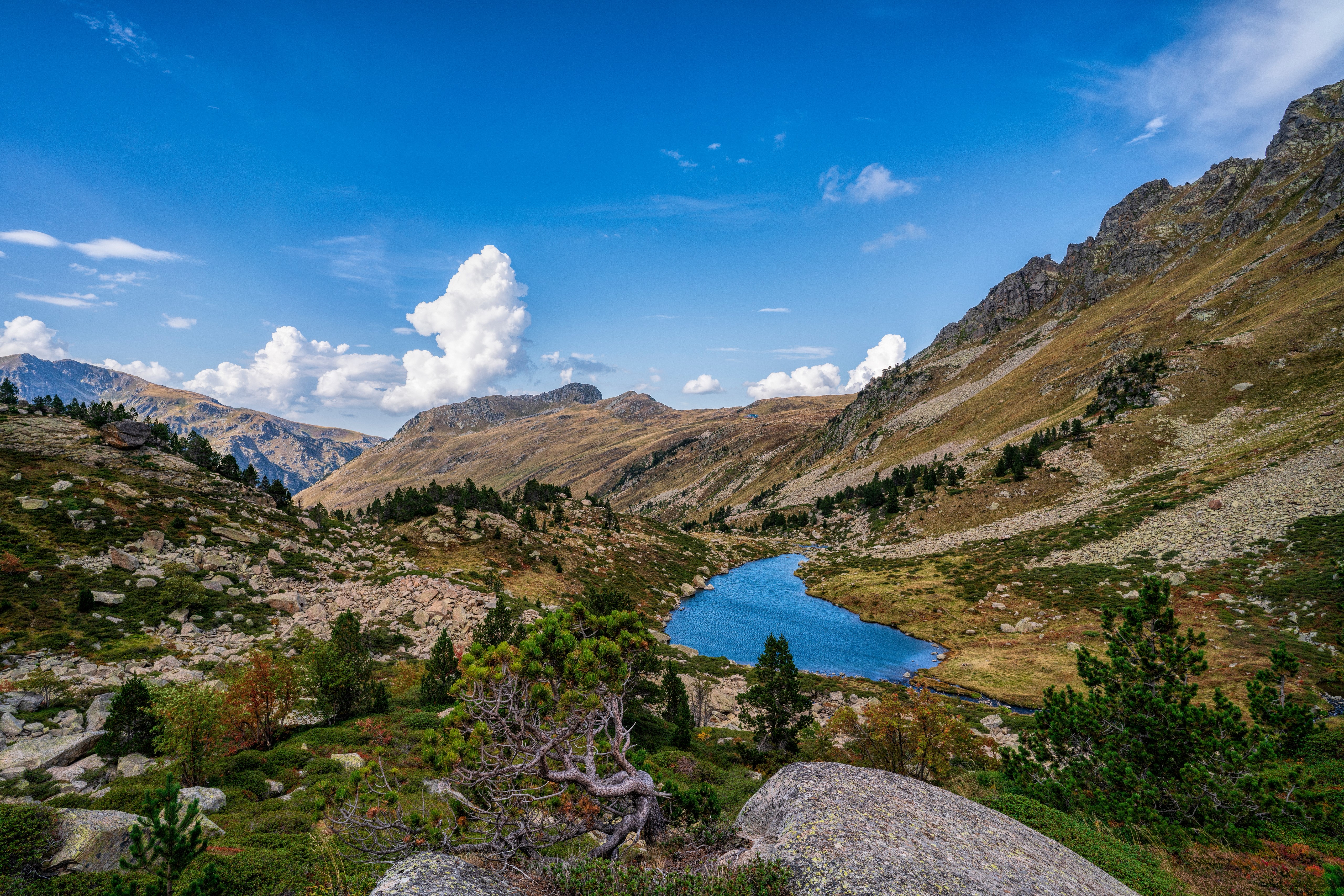 Mountain lake scenery in the Pyrenees, France HD Wallpaper