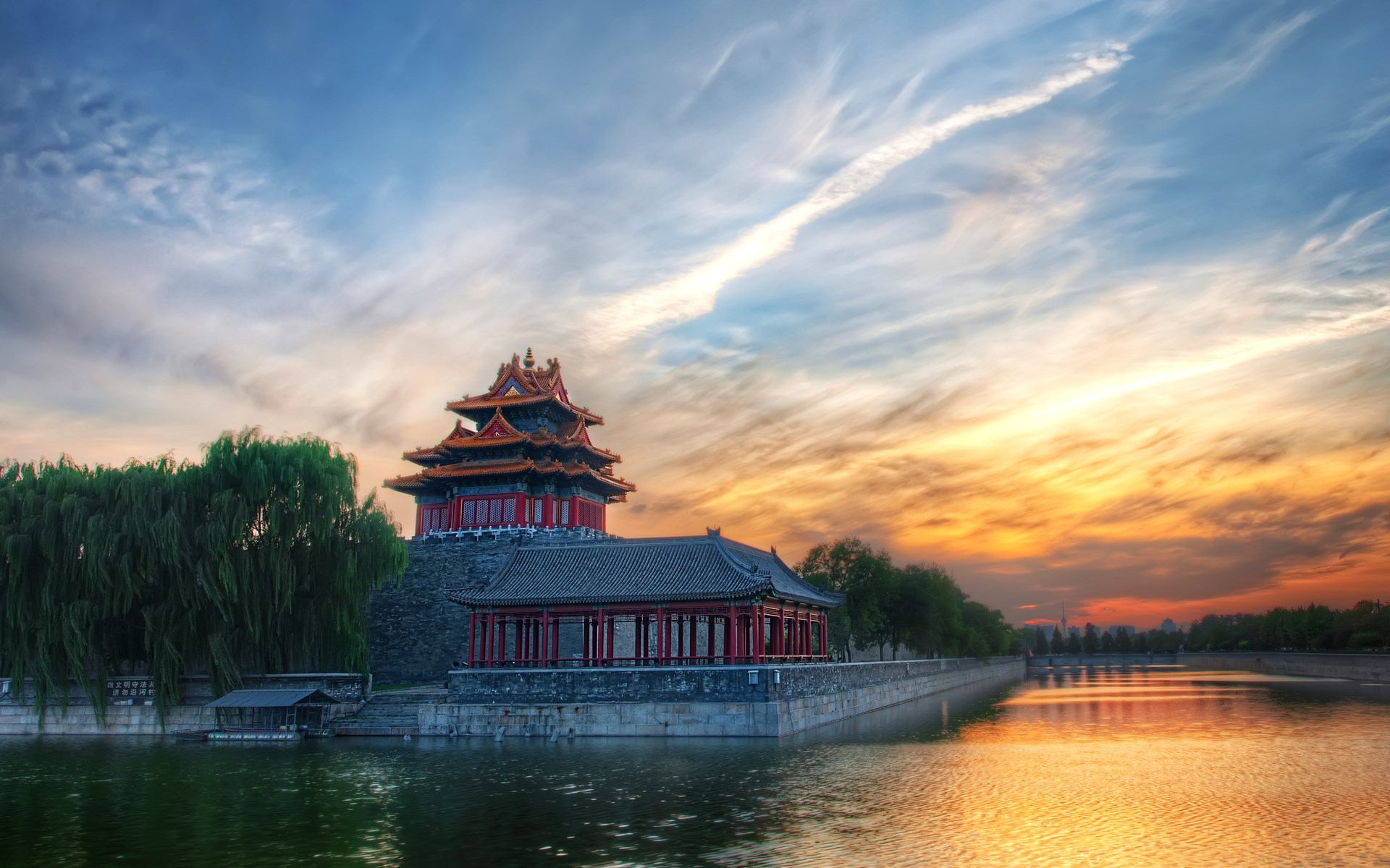 Watchtower by the Forbidden City moat at sunset HD Wallpaper