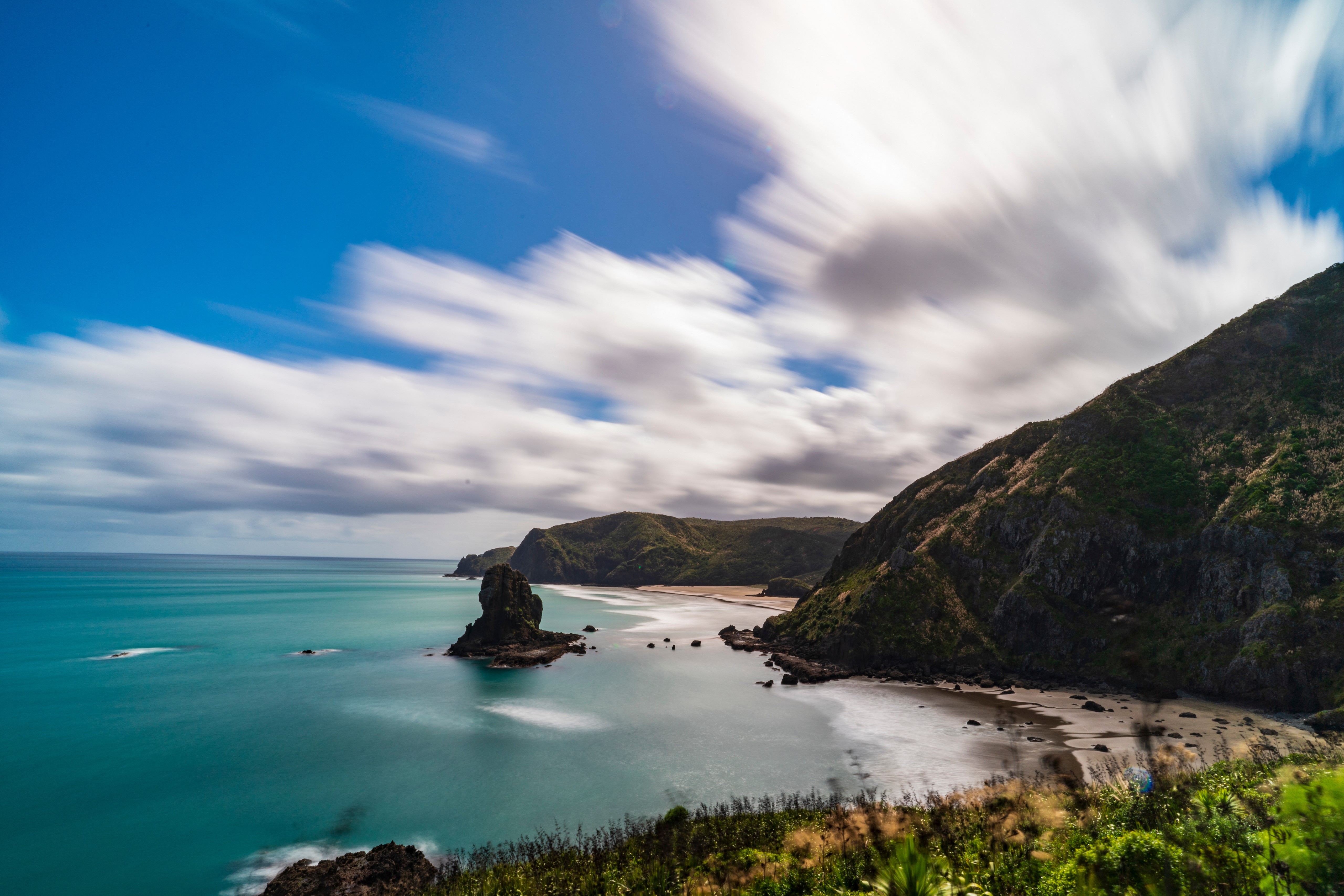 Piha Beach, New Zealand Coast with Crag and Clouds HD Wallpaper