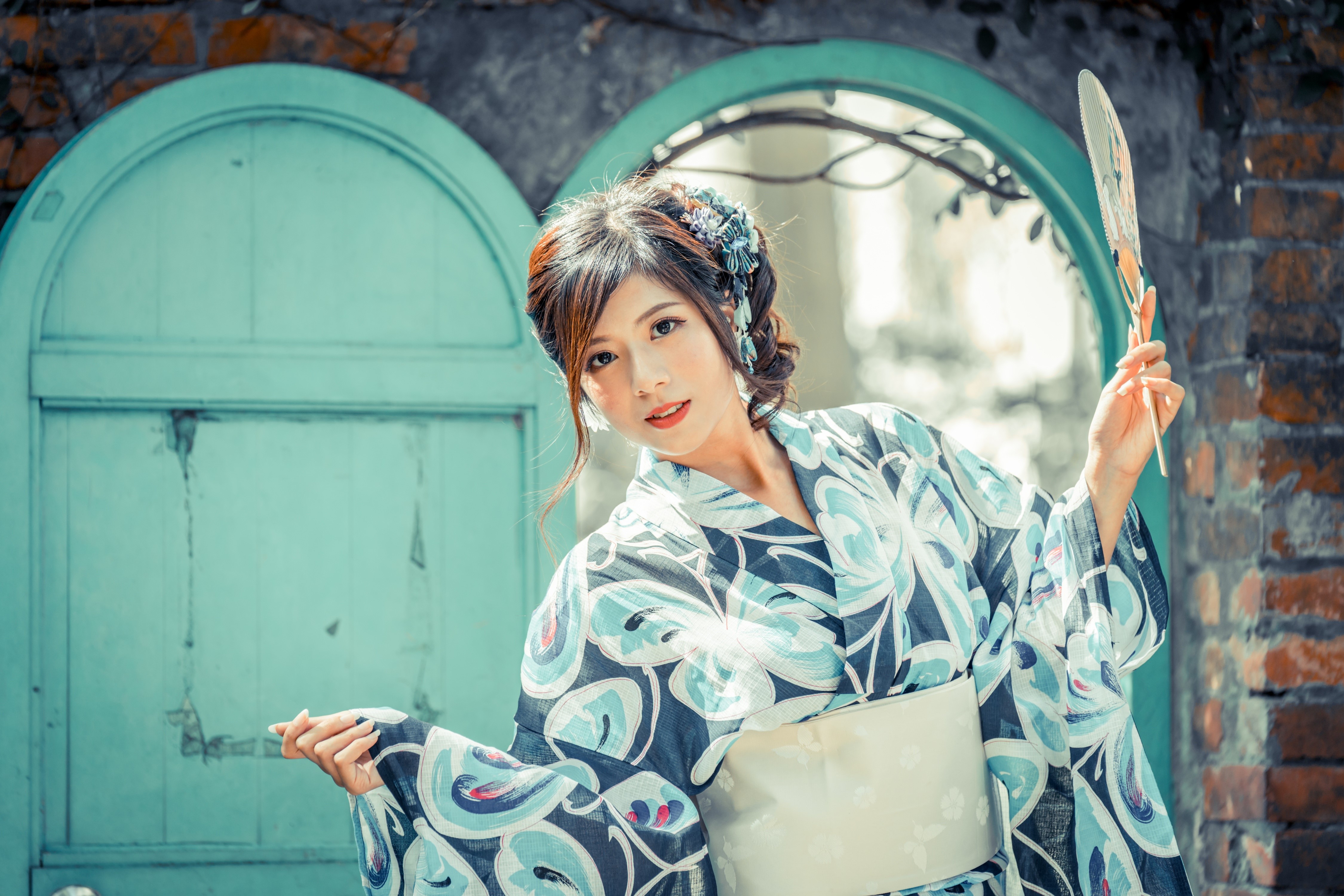 Asian woman in kimono holding a hand fan HD Wallpaper