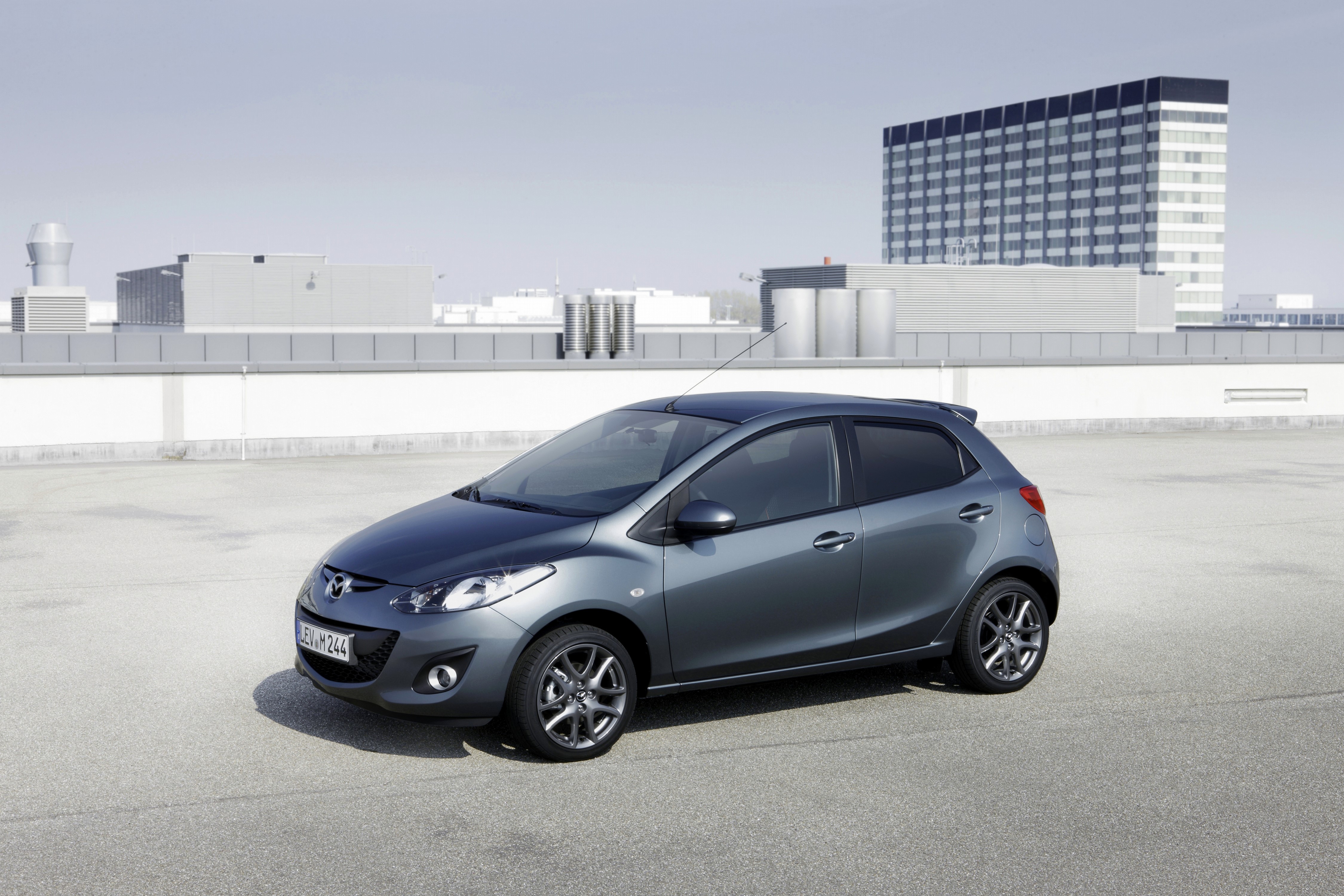 4K Mazda 2 Edition 40 Jahre (DE2) Grey Metallic HD Wallpaper