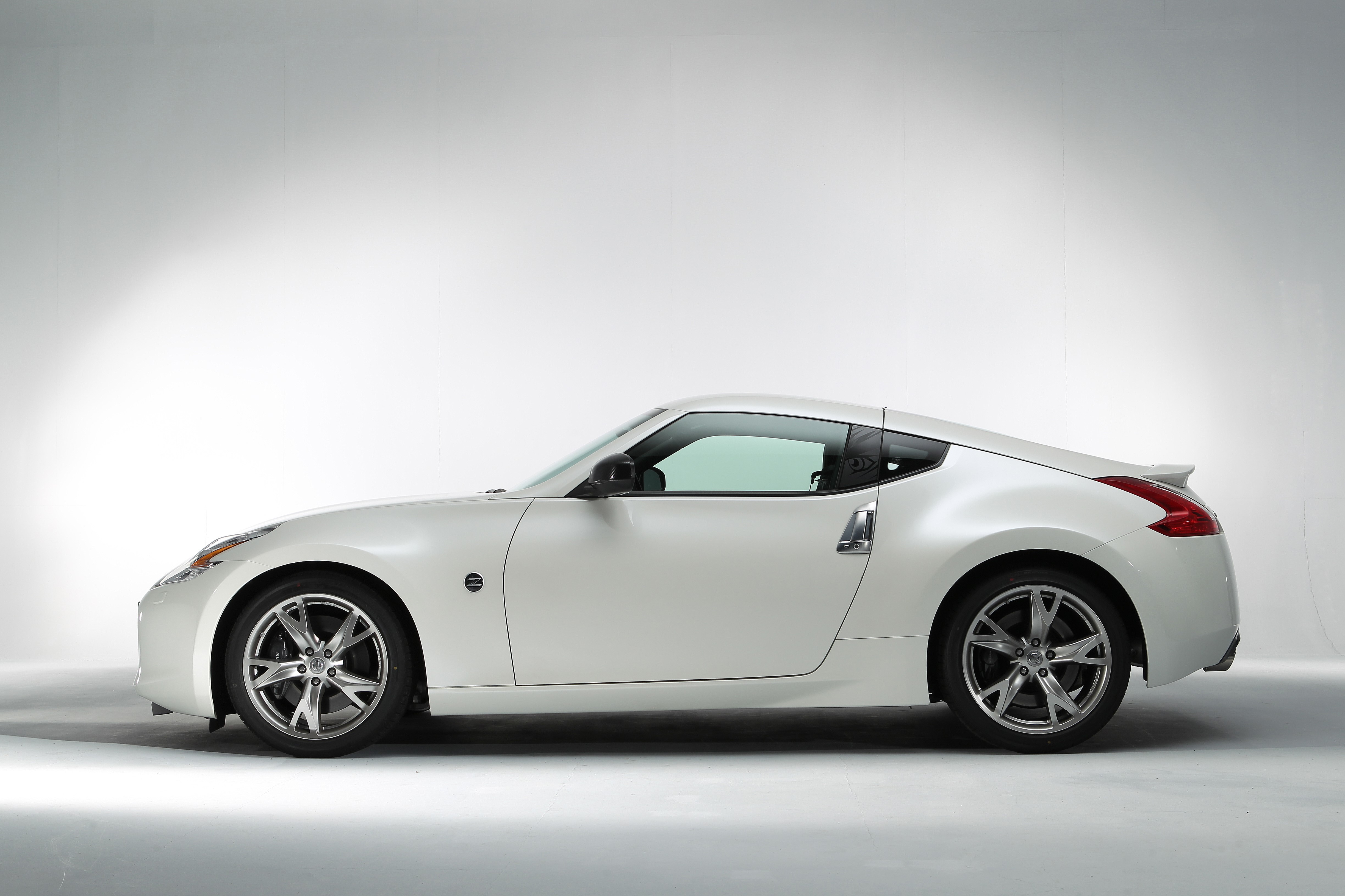 White Nissan 370Z Signatech (Z34) 2012 HD Wallpaper