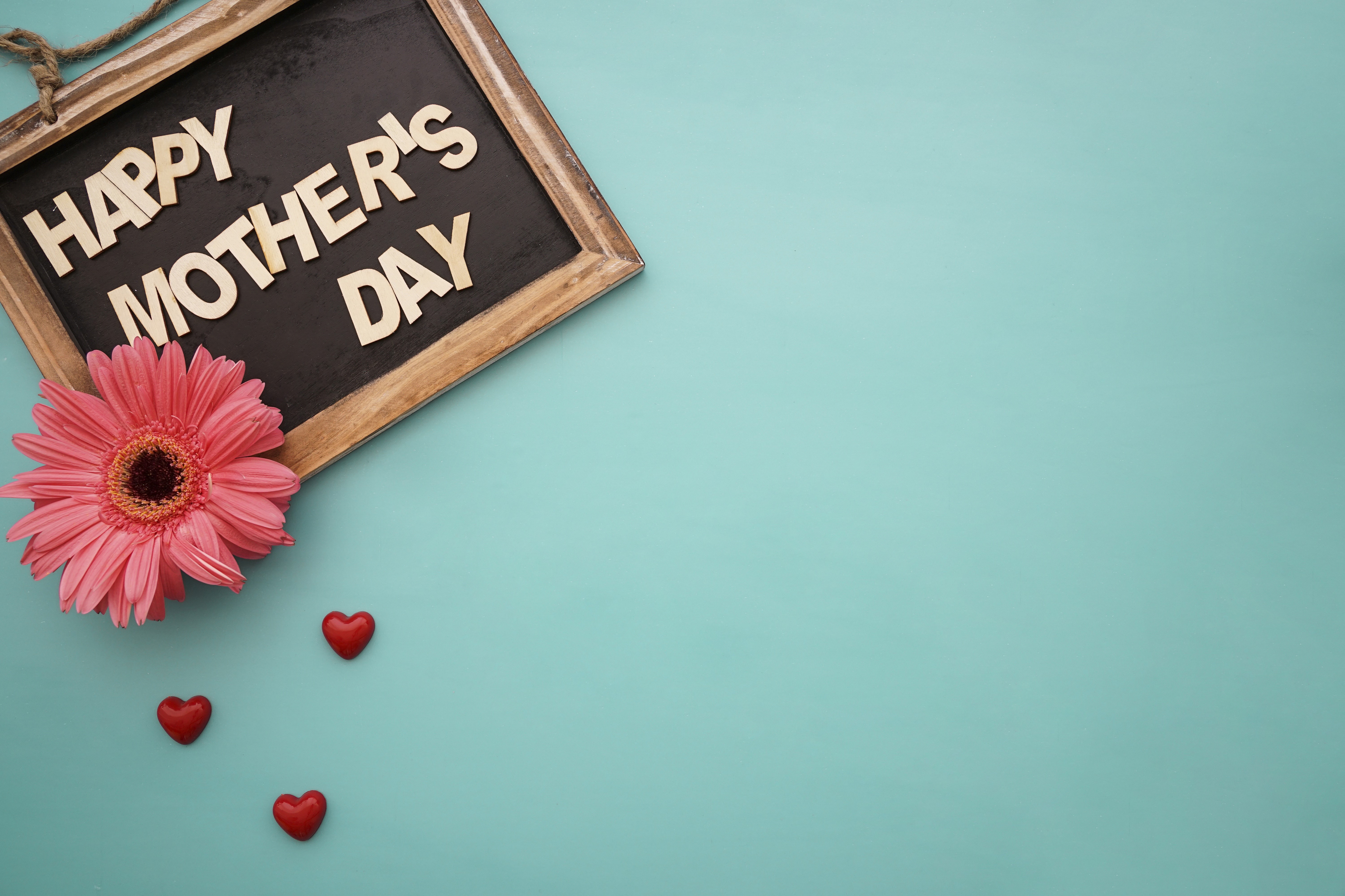 Happy Mother's Day chalkboard with gerbera daisy and hearts HD Wallpaper