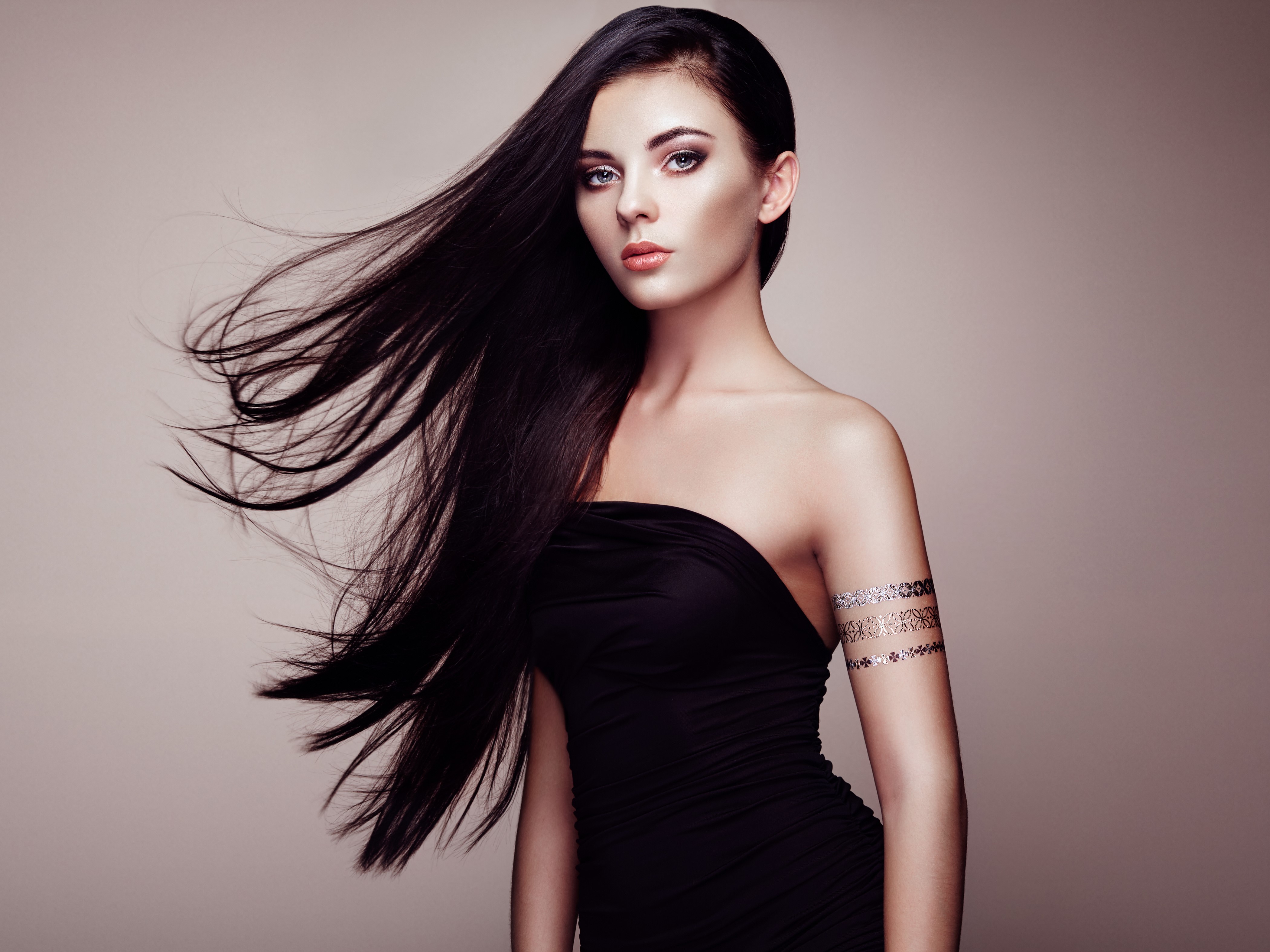 Brunette girl with long flowing hair HD Wallpaper