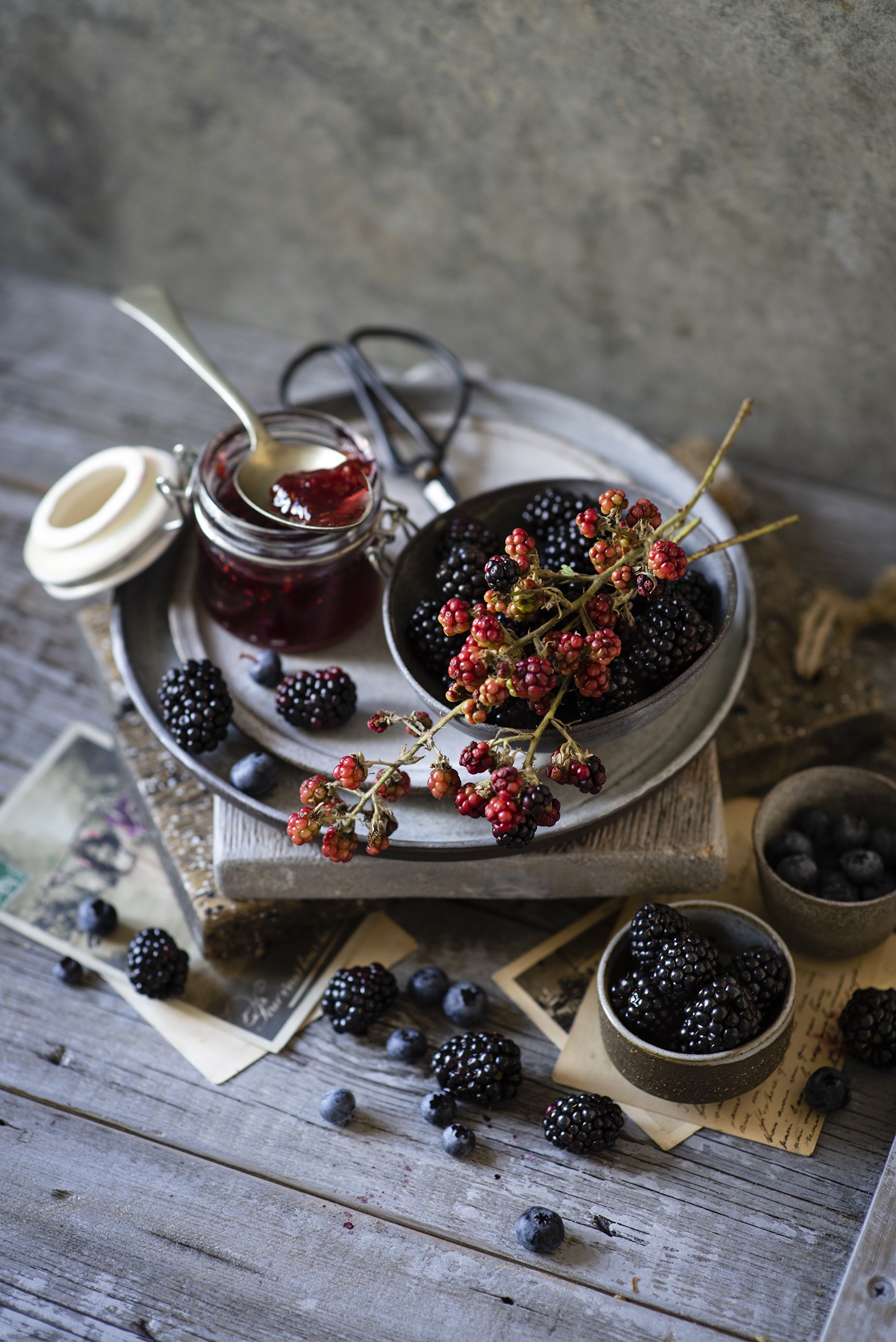 Blackberries and blueberries with jam on wooden planks HD Phone Wallpaper