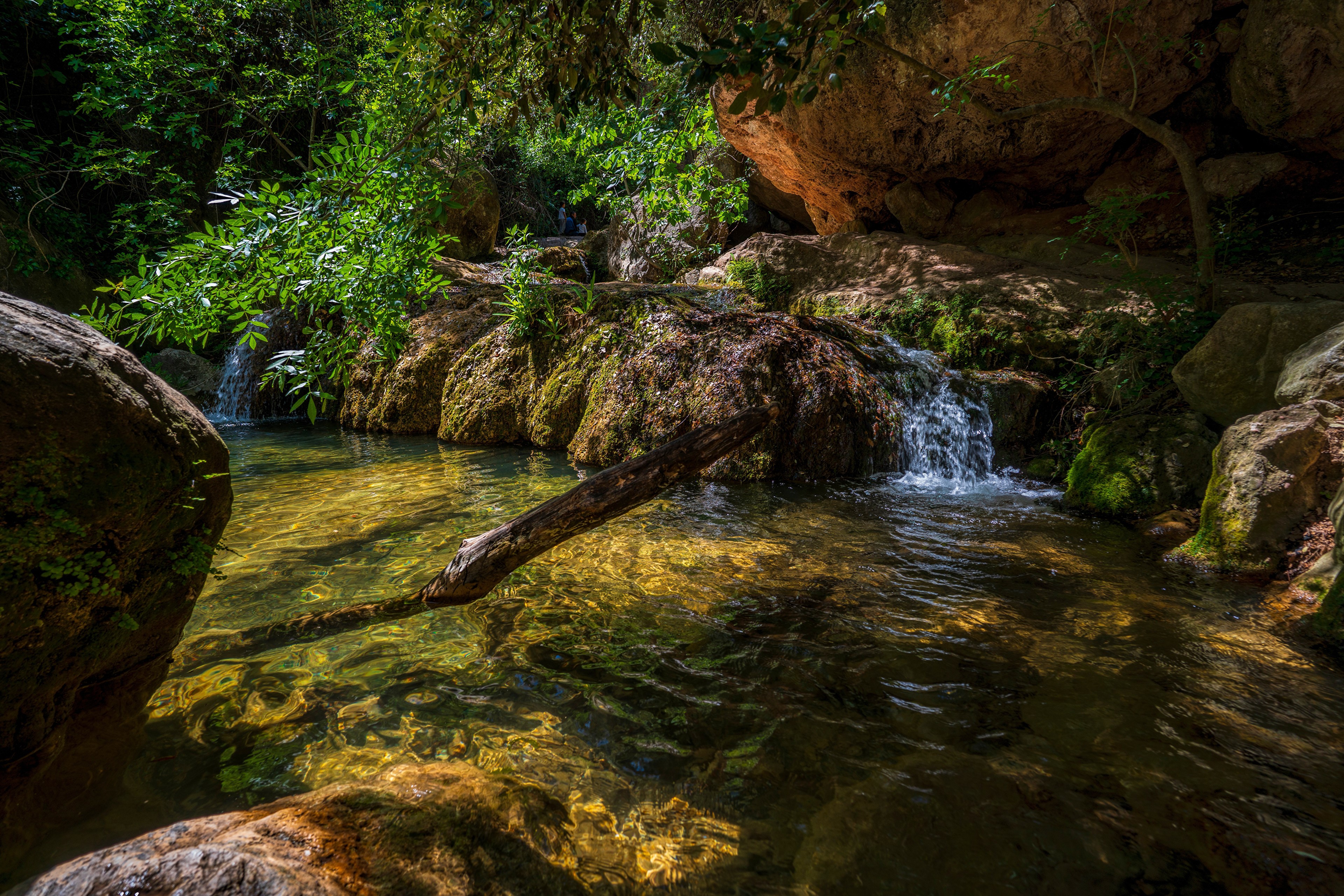 4K Stream and Stones in Spain's Natural Crag HD Wallpaper