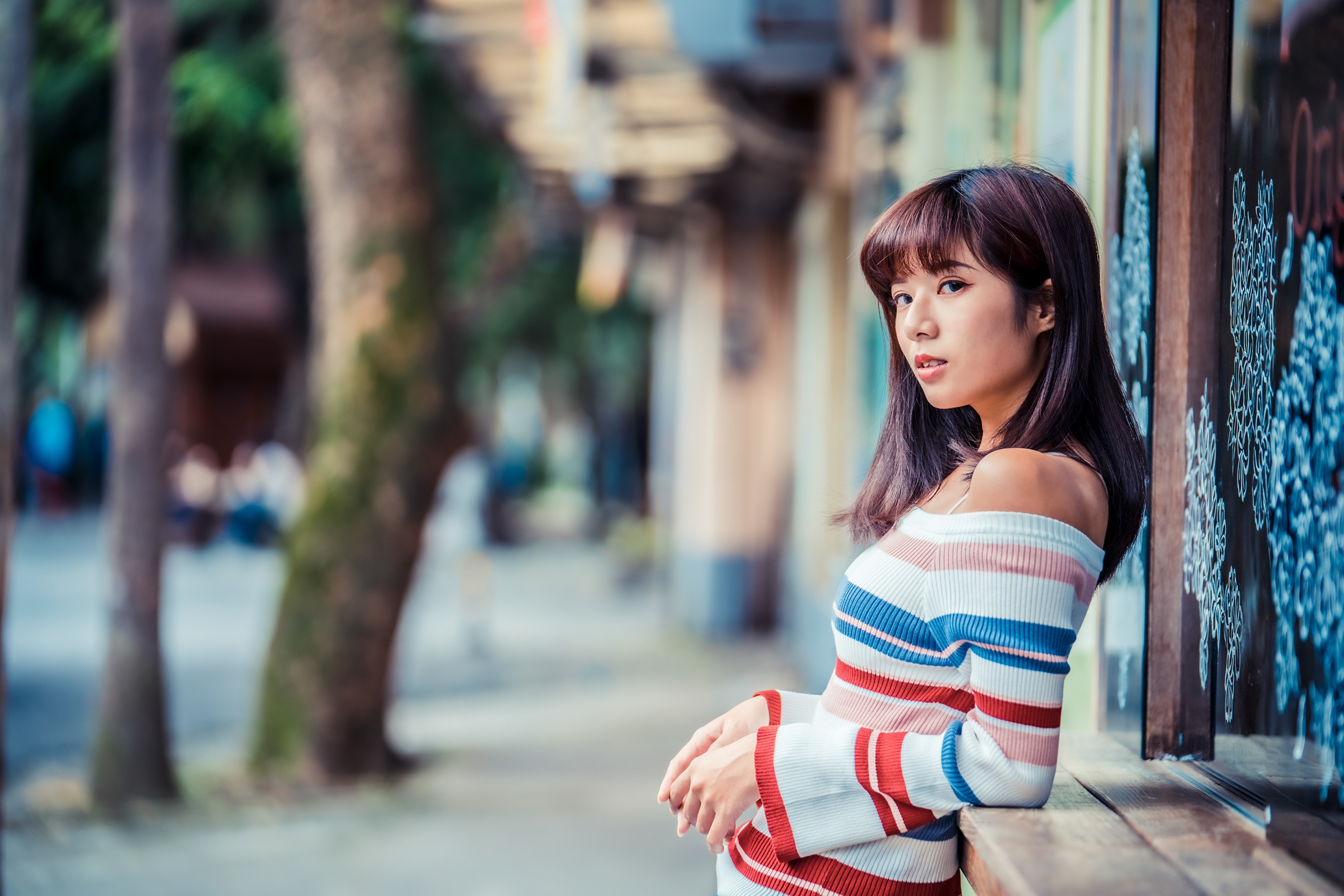 Asian woman in striped sweater looking over shoulder HD Wallpaper