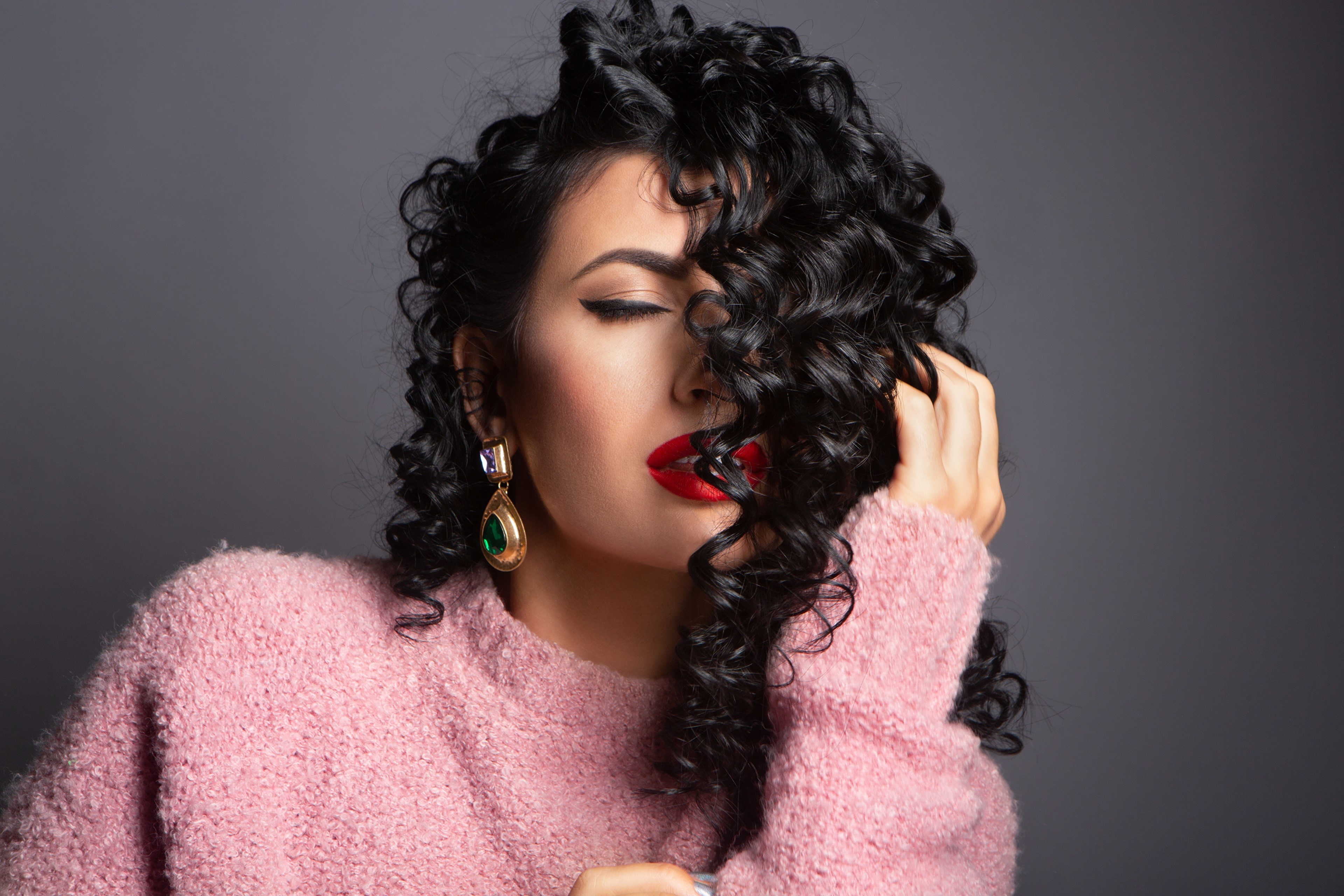 Brunette woman with curly hair and red lipstick HD Wallpaper