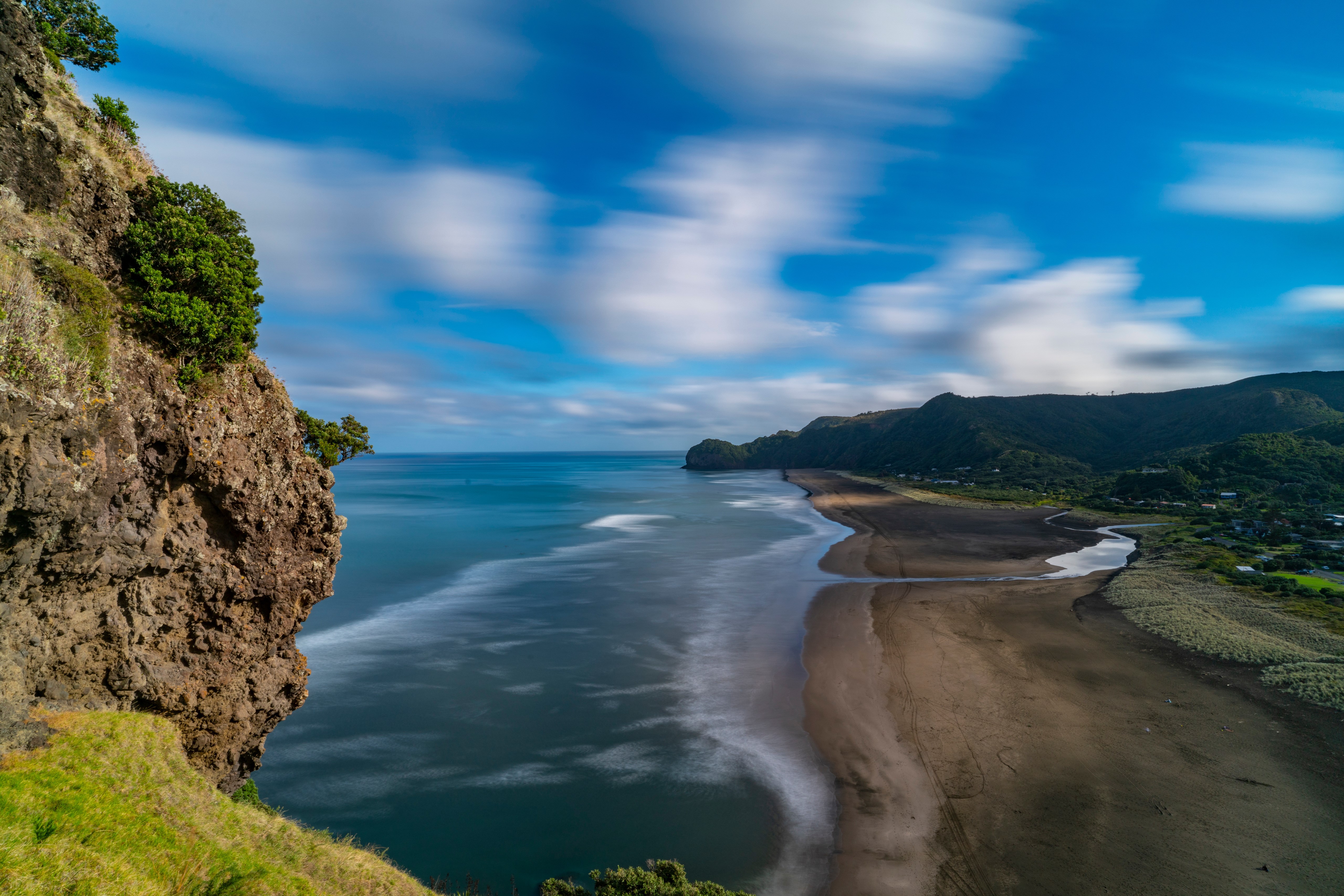 Piha Beach New Zealand Coastline with Cliffs HD Wallpaper