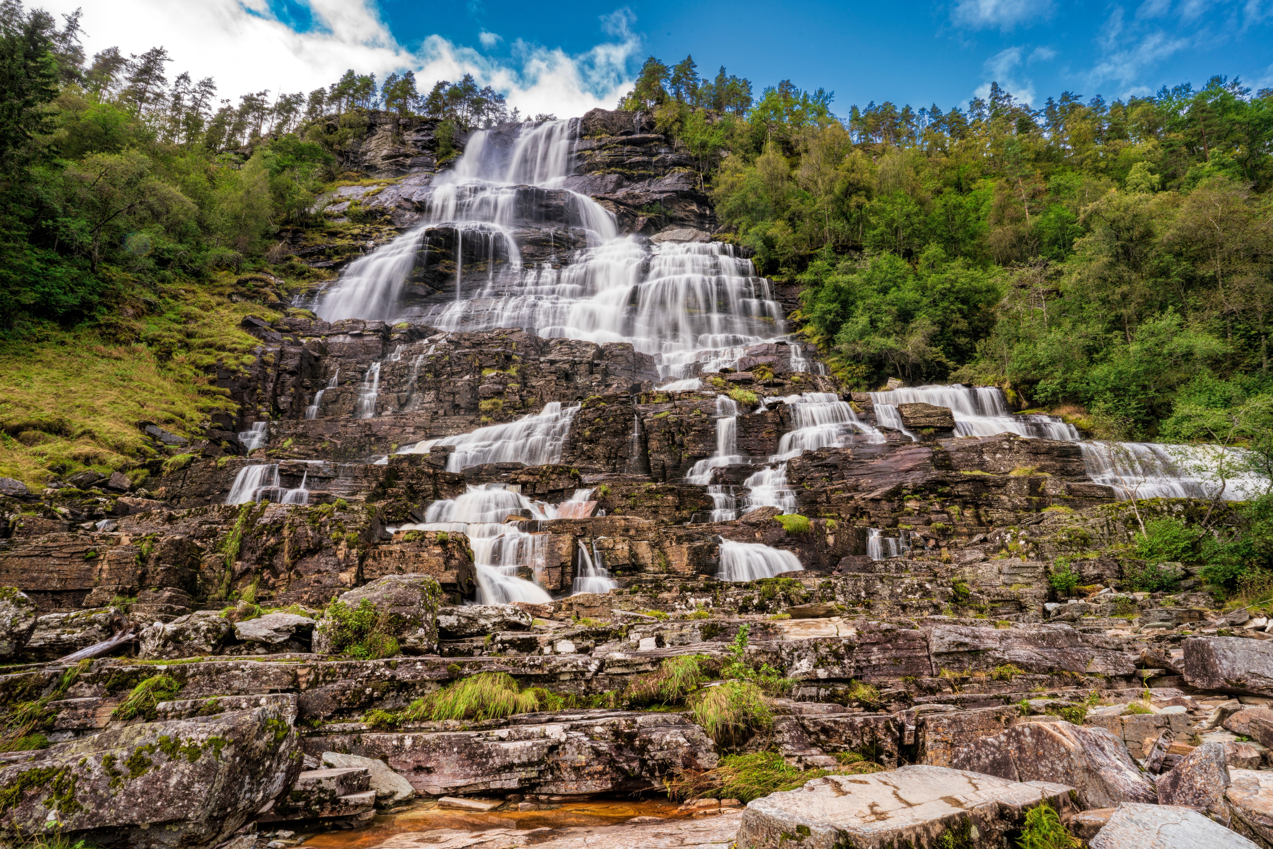 Tvindefossen Waterfall in Norway HD Wallpaper