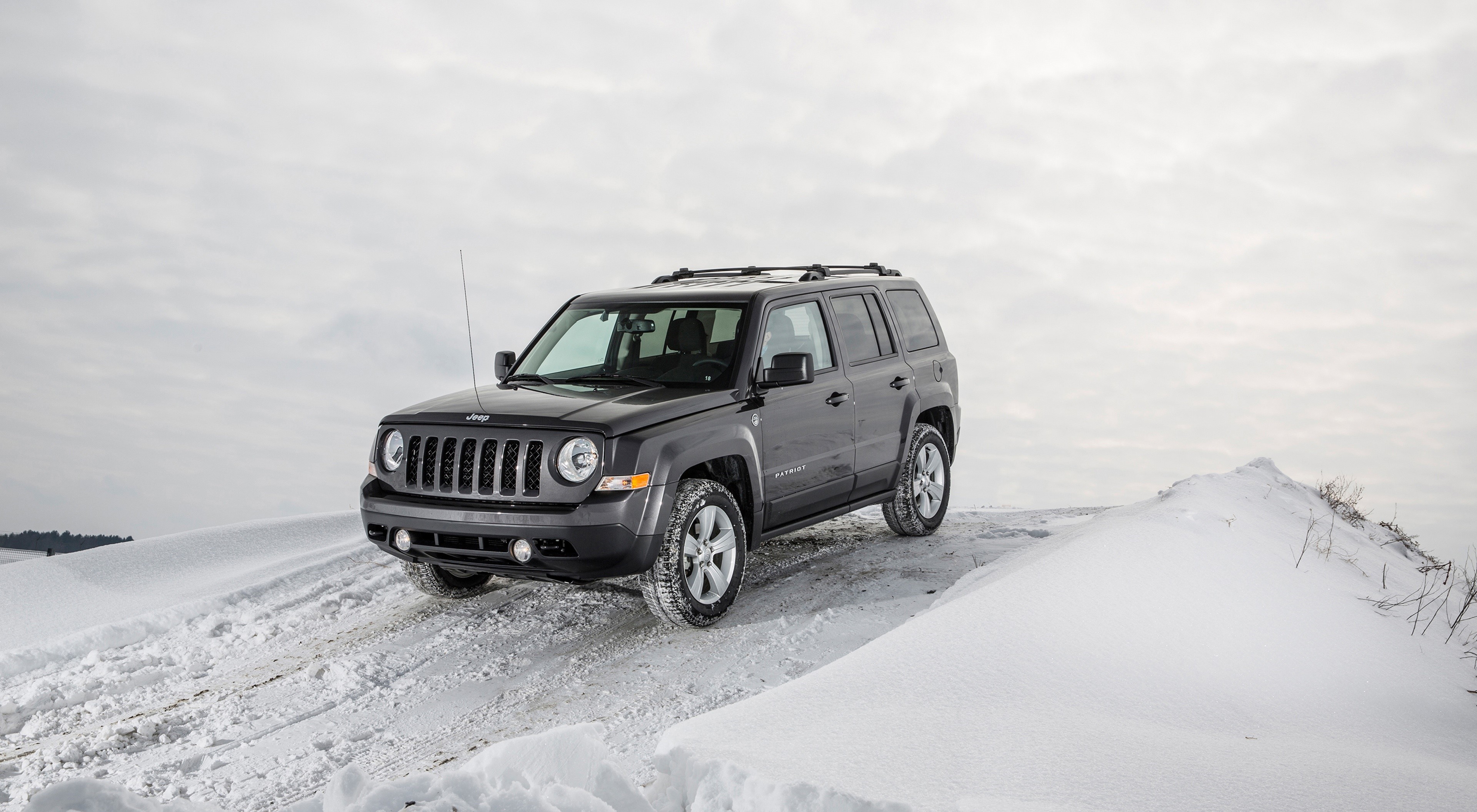 2015 Jeep Patriot Latitude SUV in Snow HD Wallpaper