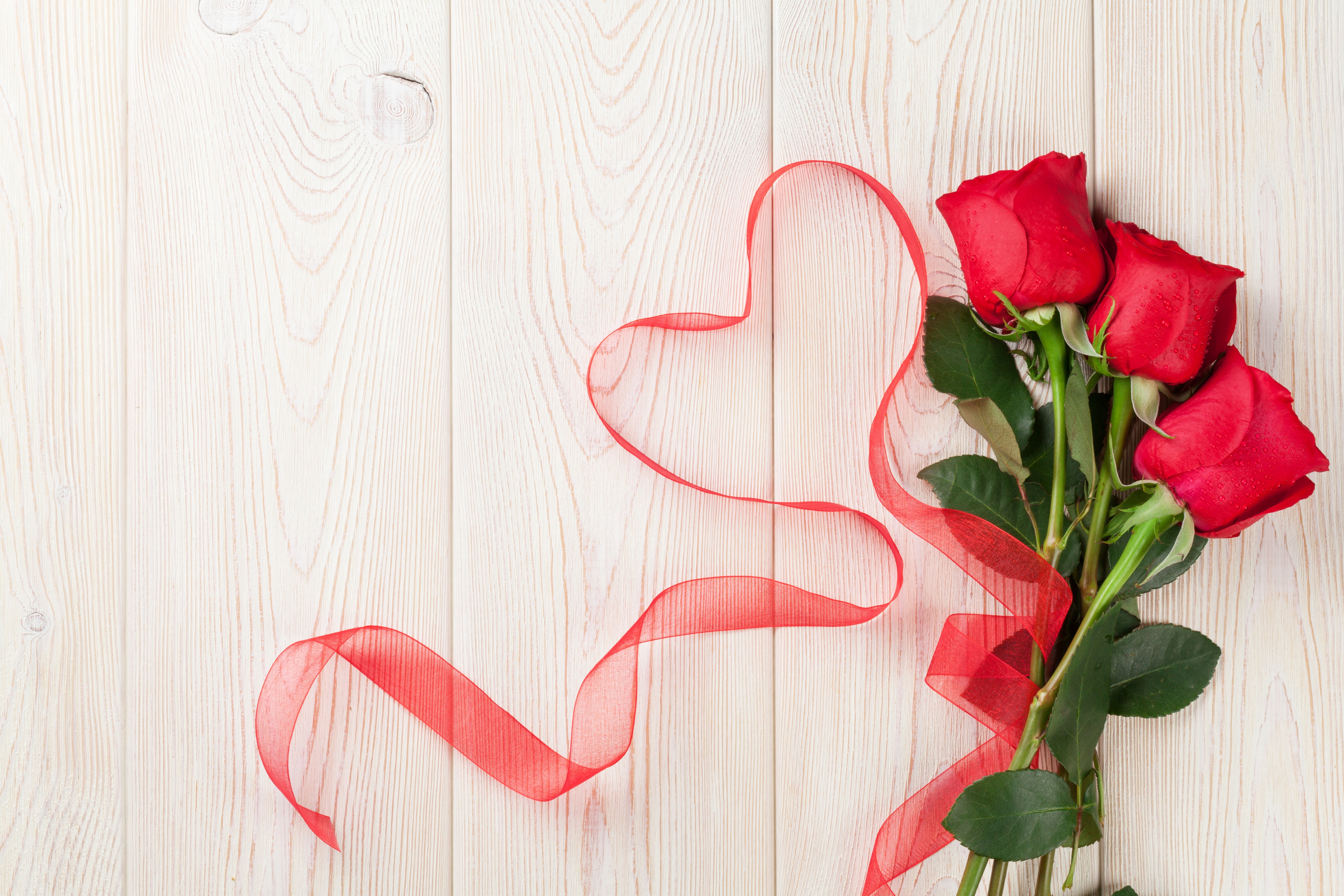 Red Roses and Ribbon Heart on Wood Planks HD Wallpaper
