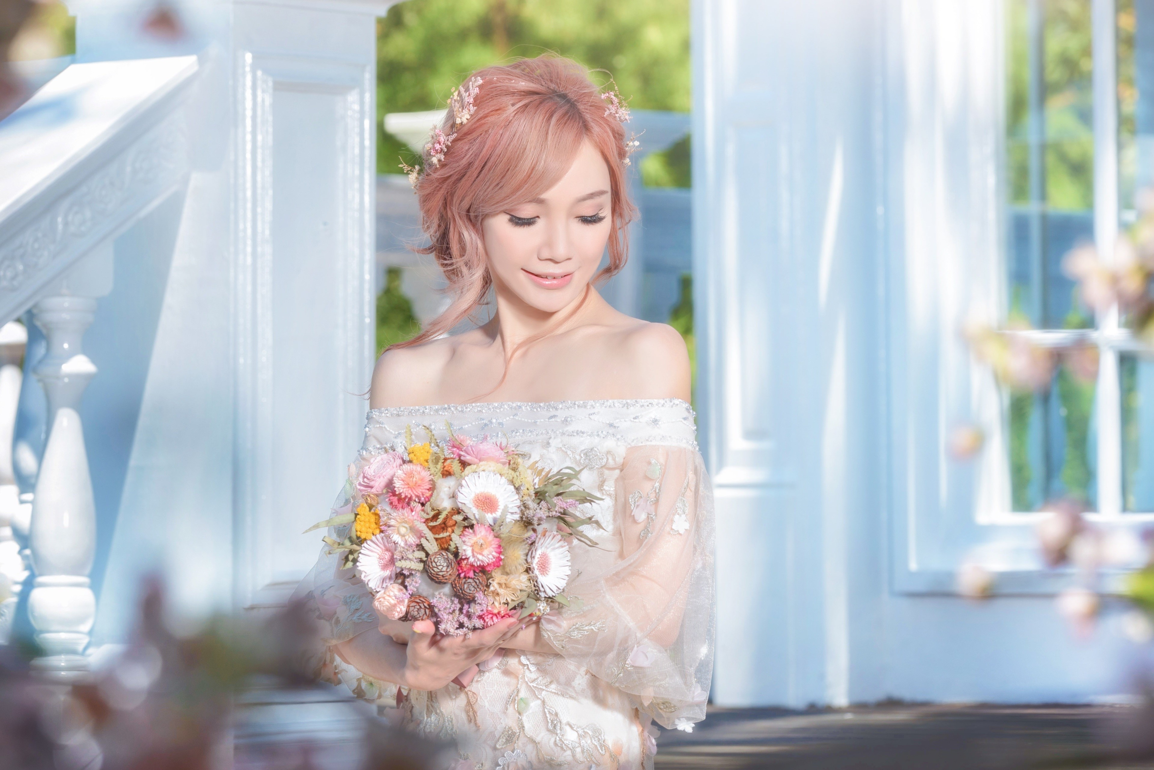 Asian woman with pink hair holding a bouquet HD Wallpaper