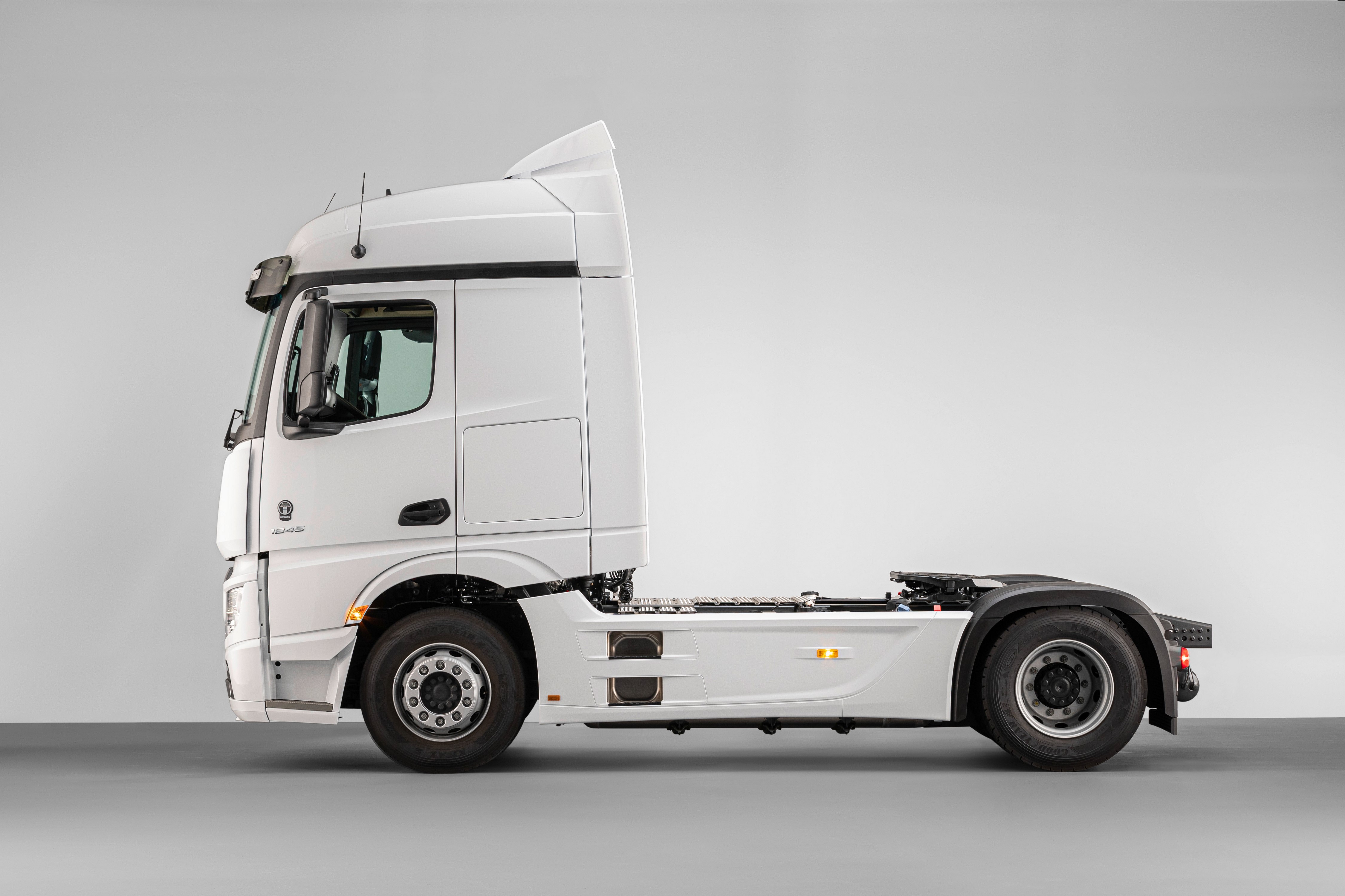 White Mercedes-Benz Truck HD Wallpaper