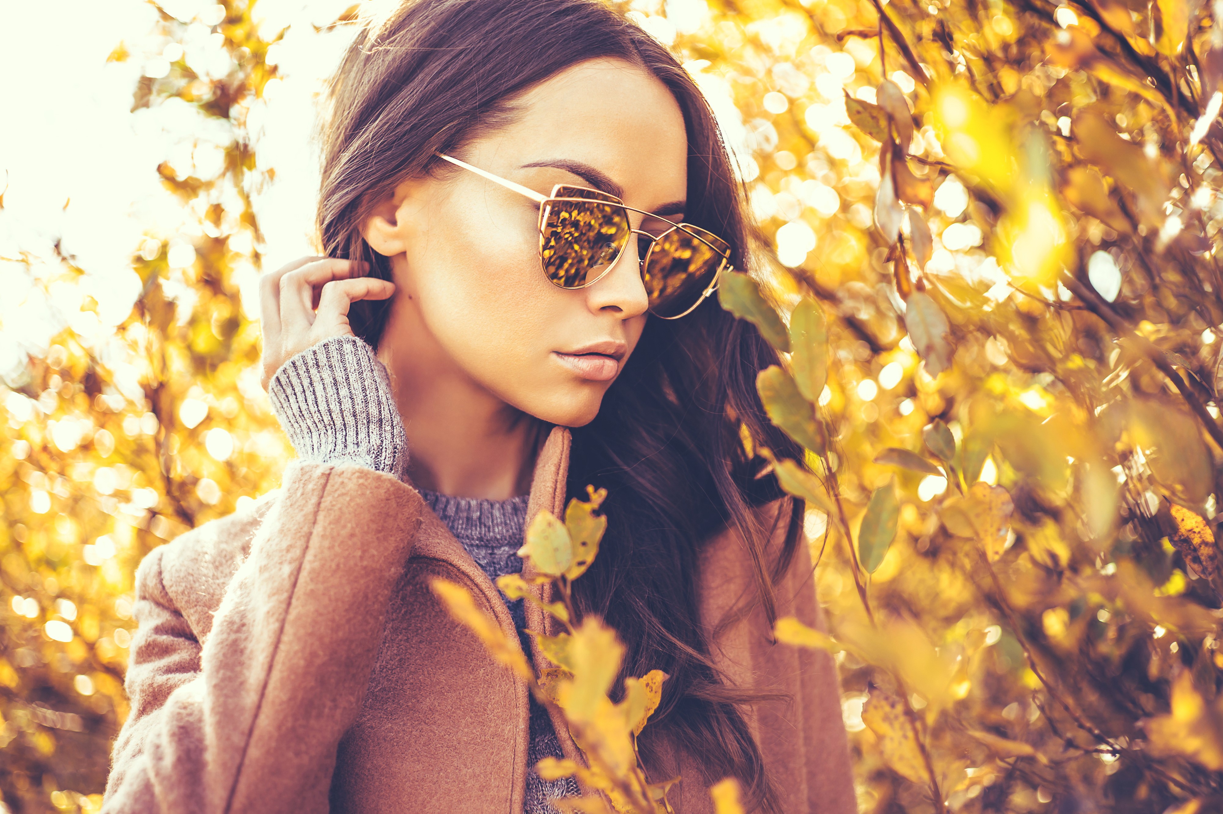 Woman with sunglasses in autumn foliage HD Wallpaper
