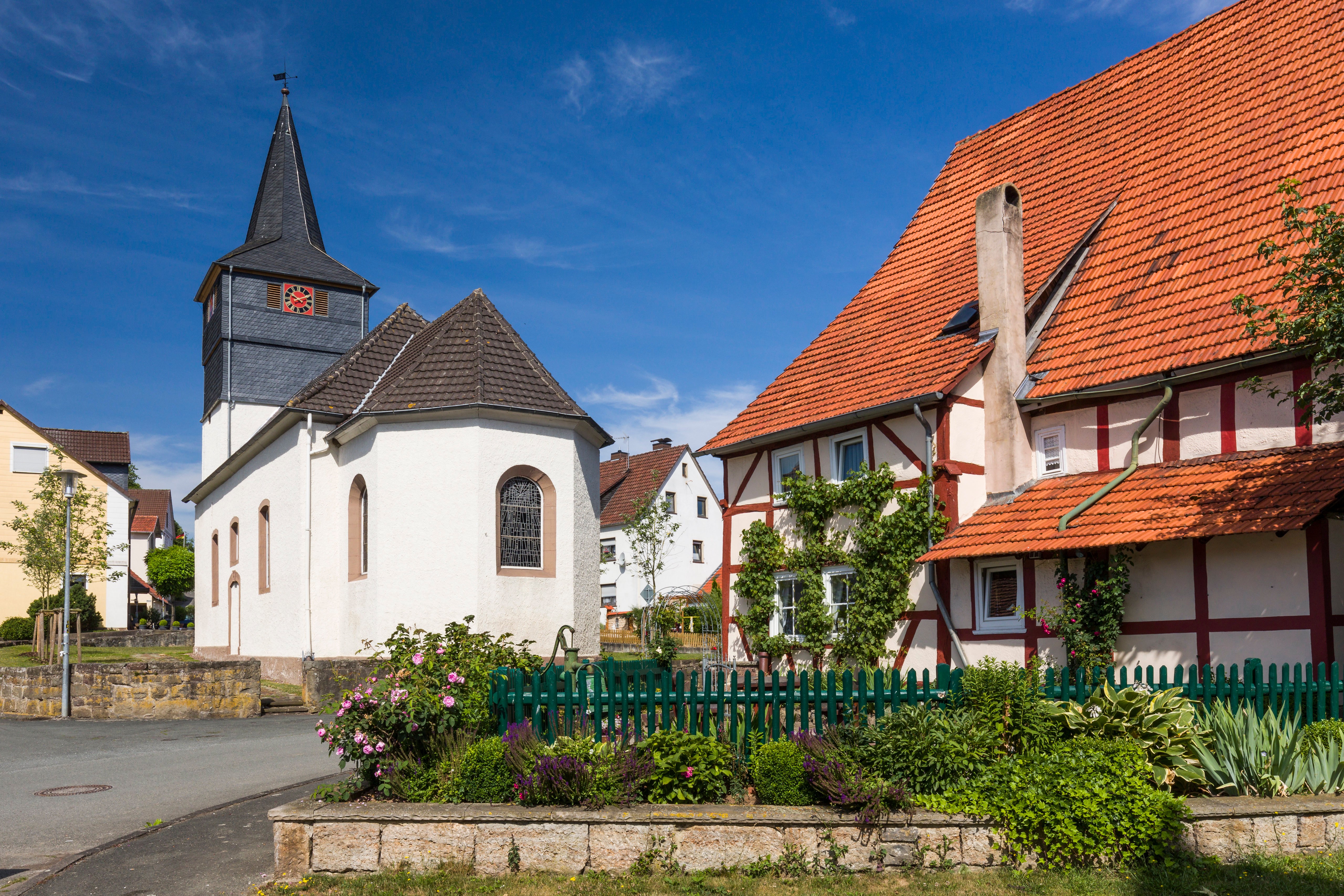 Church and houses in Lamerden, Germany HD Wallpaper