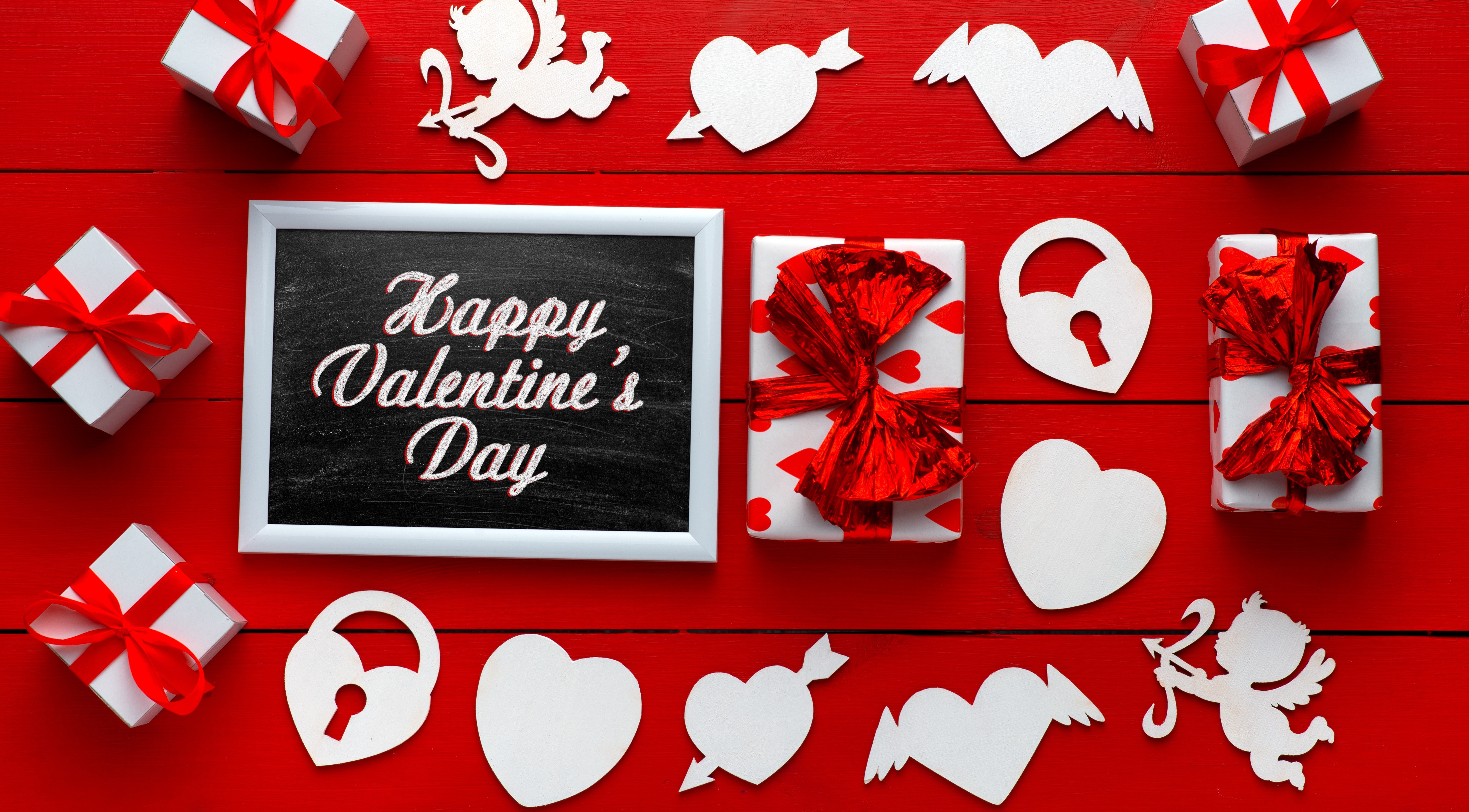 Valentine's Day Gifts and Decorations HD Wallpaper