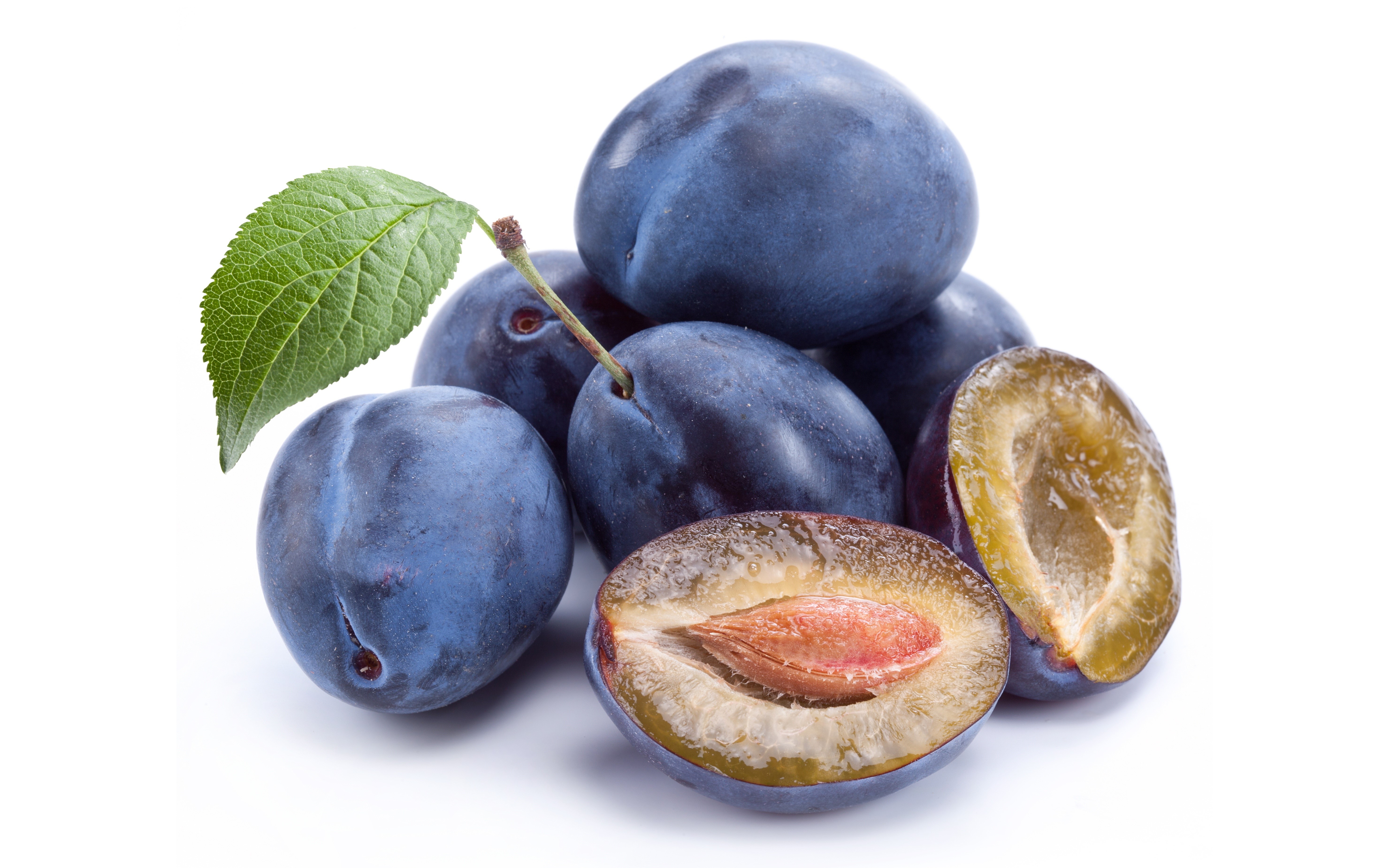 Plums closeup on white background HD Wallpaper