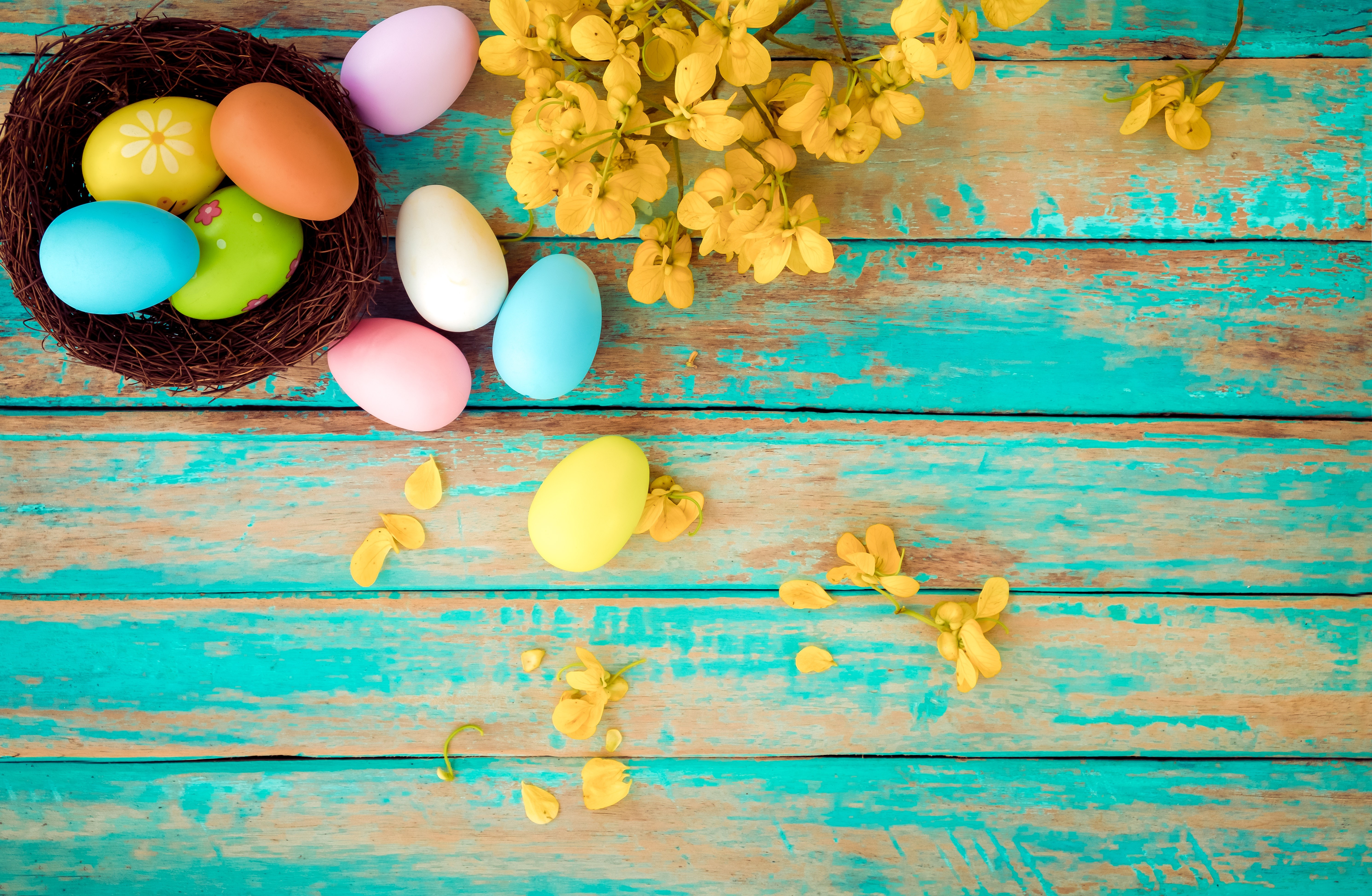 Easter Eggs on Distressed Wood Planks HD Wallpaper